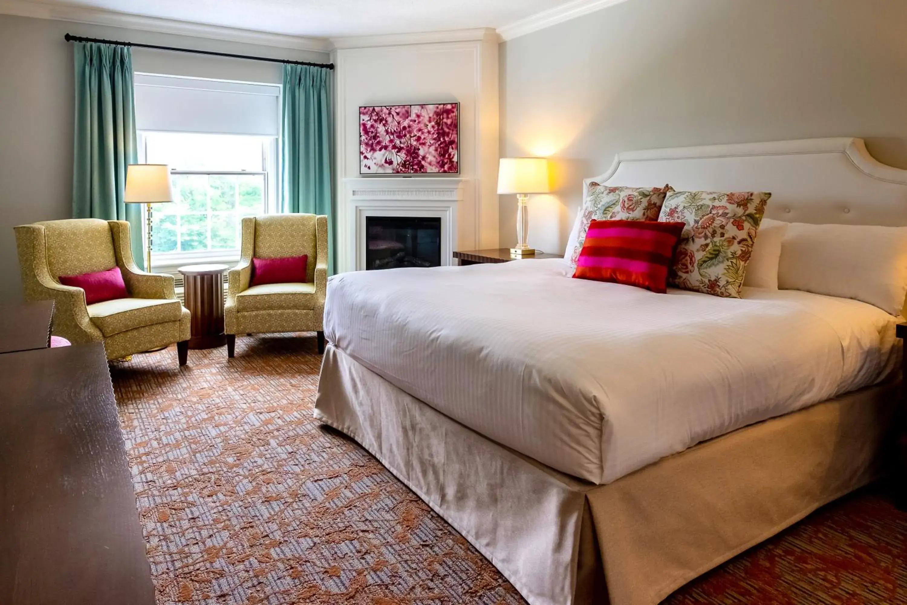 Deluxe King Room in Queens Landing Deluxe King Room in Queens Landing