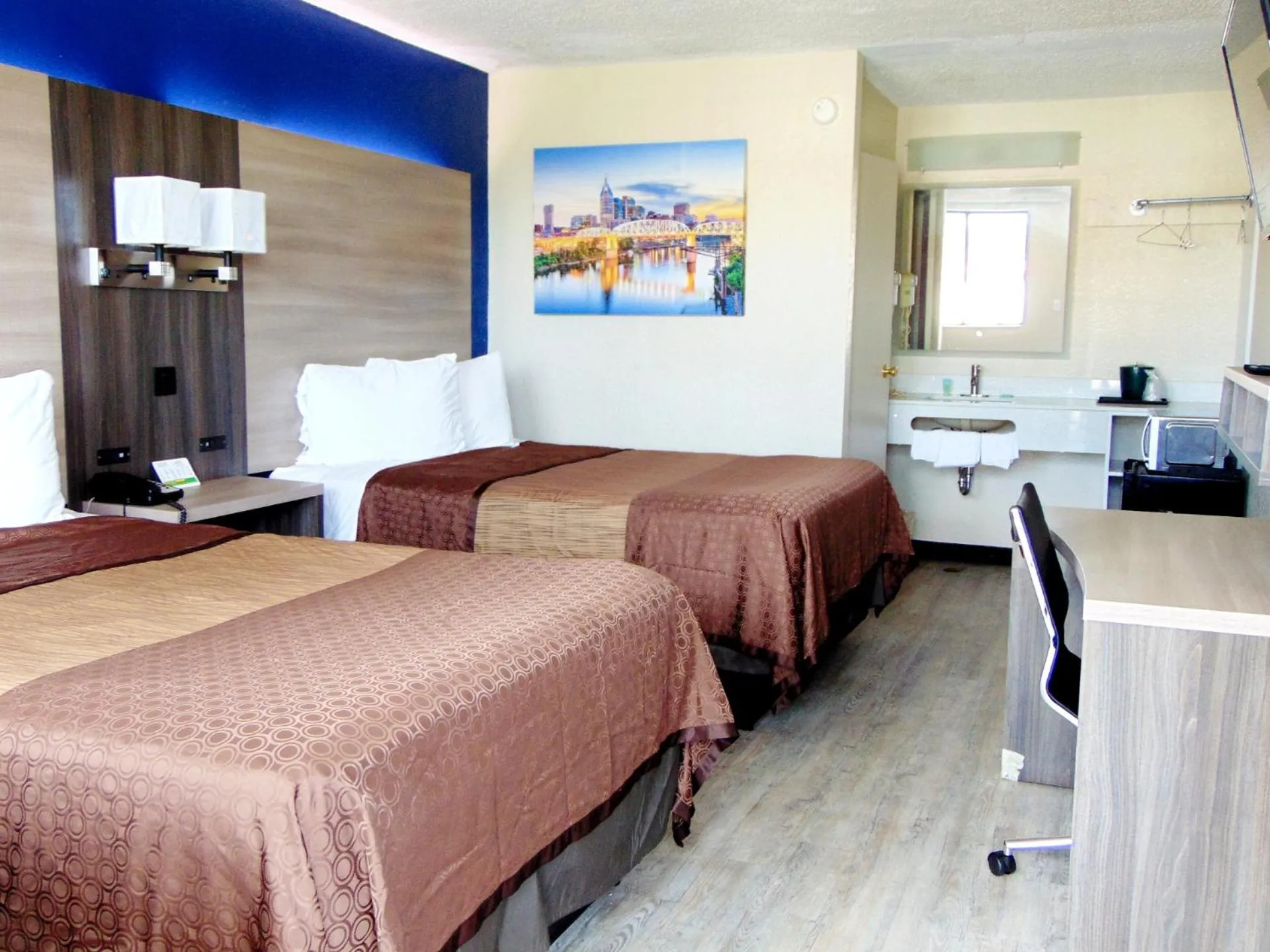 Bed in Somatel Nashville Airport