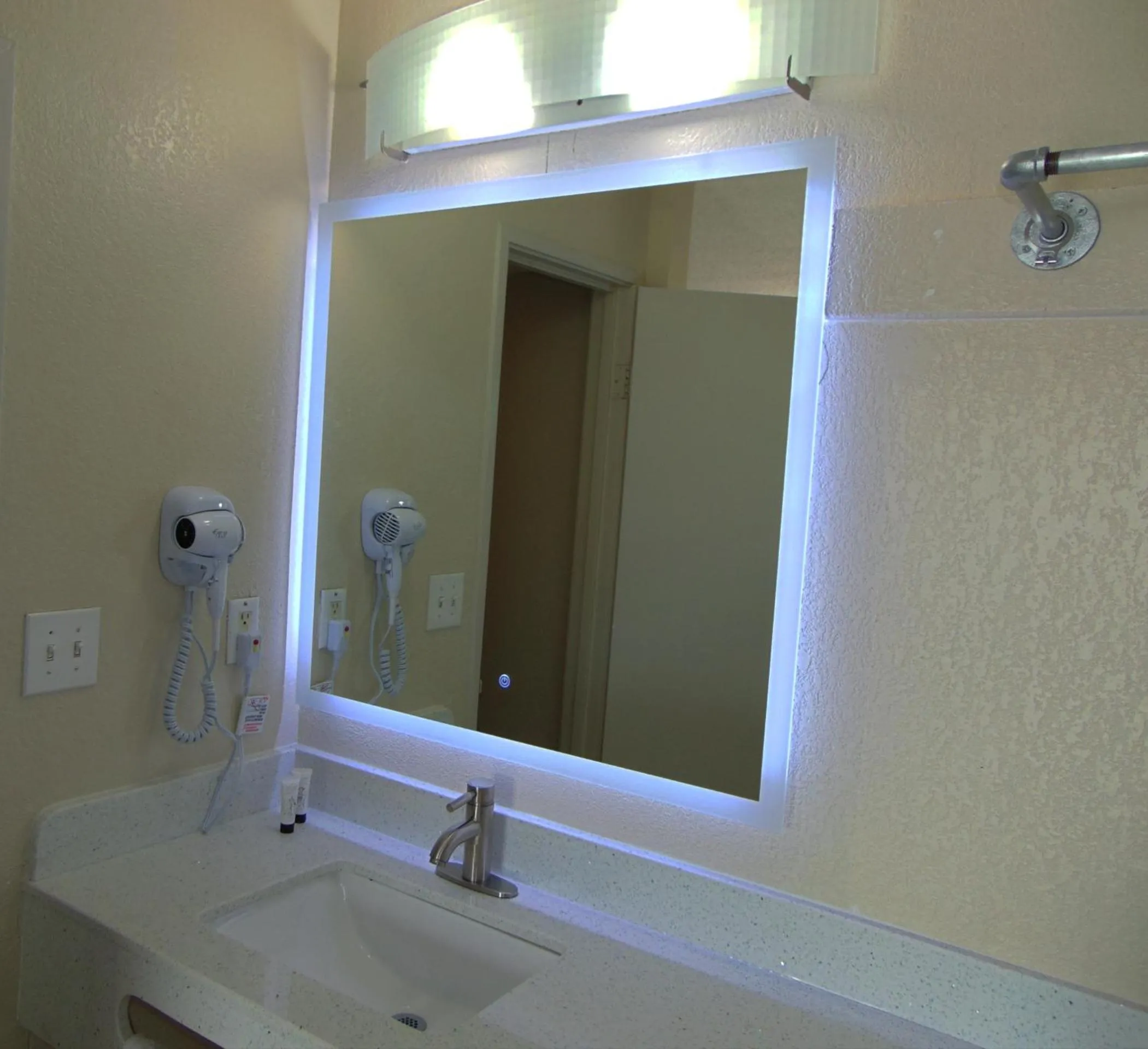 Bathroom in Somatel Nashville Airport