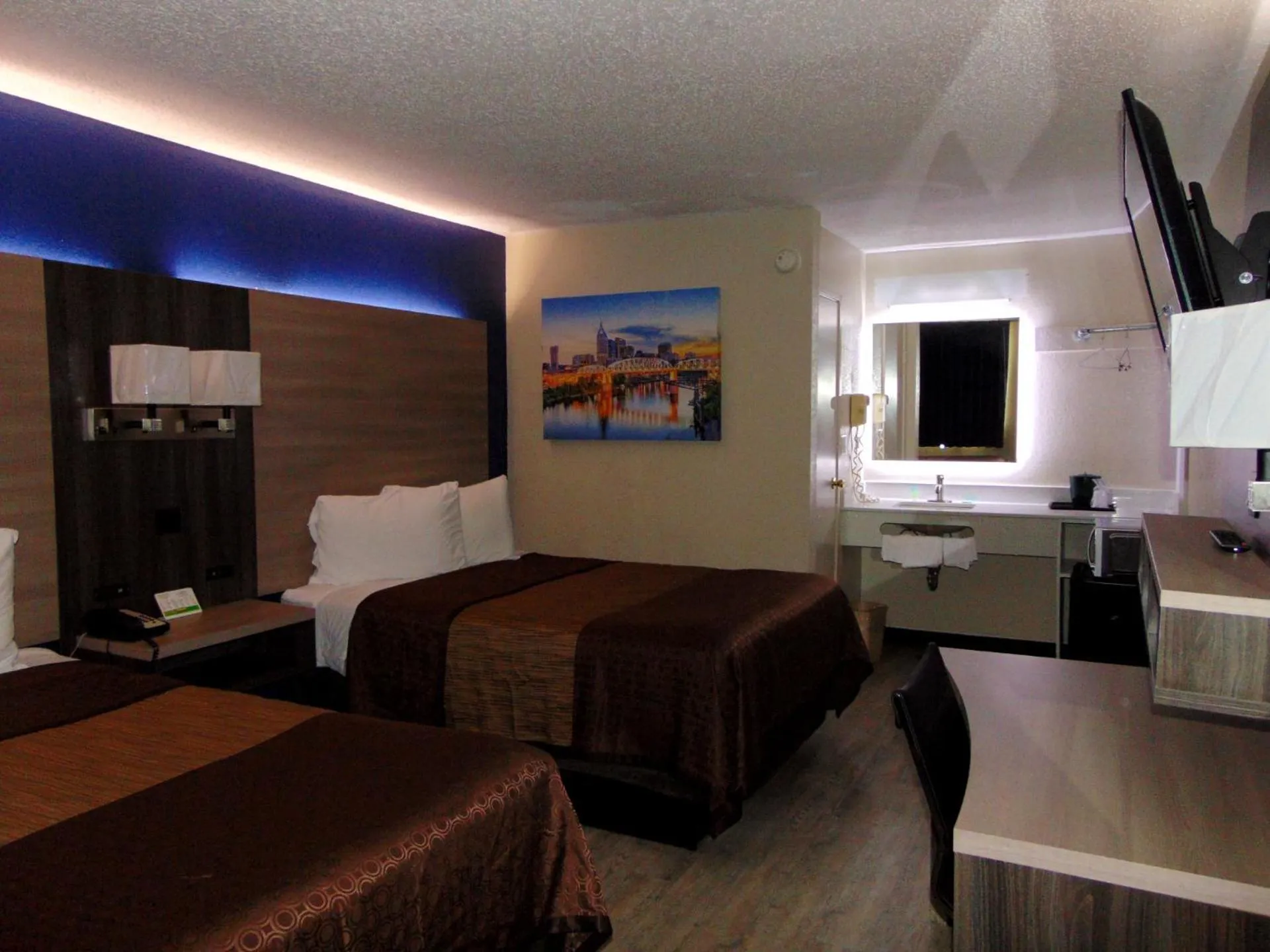 Bed in Somatel Nashville Airport