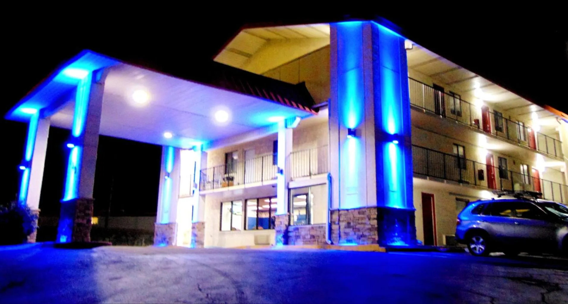 Facade/entrance in Somatel Nashville Airport