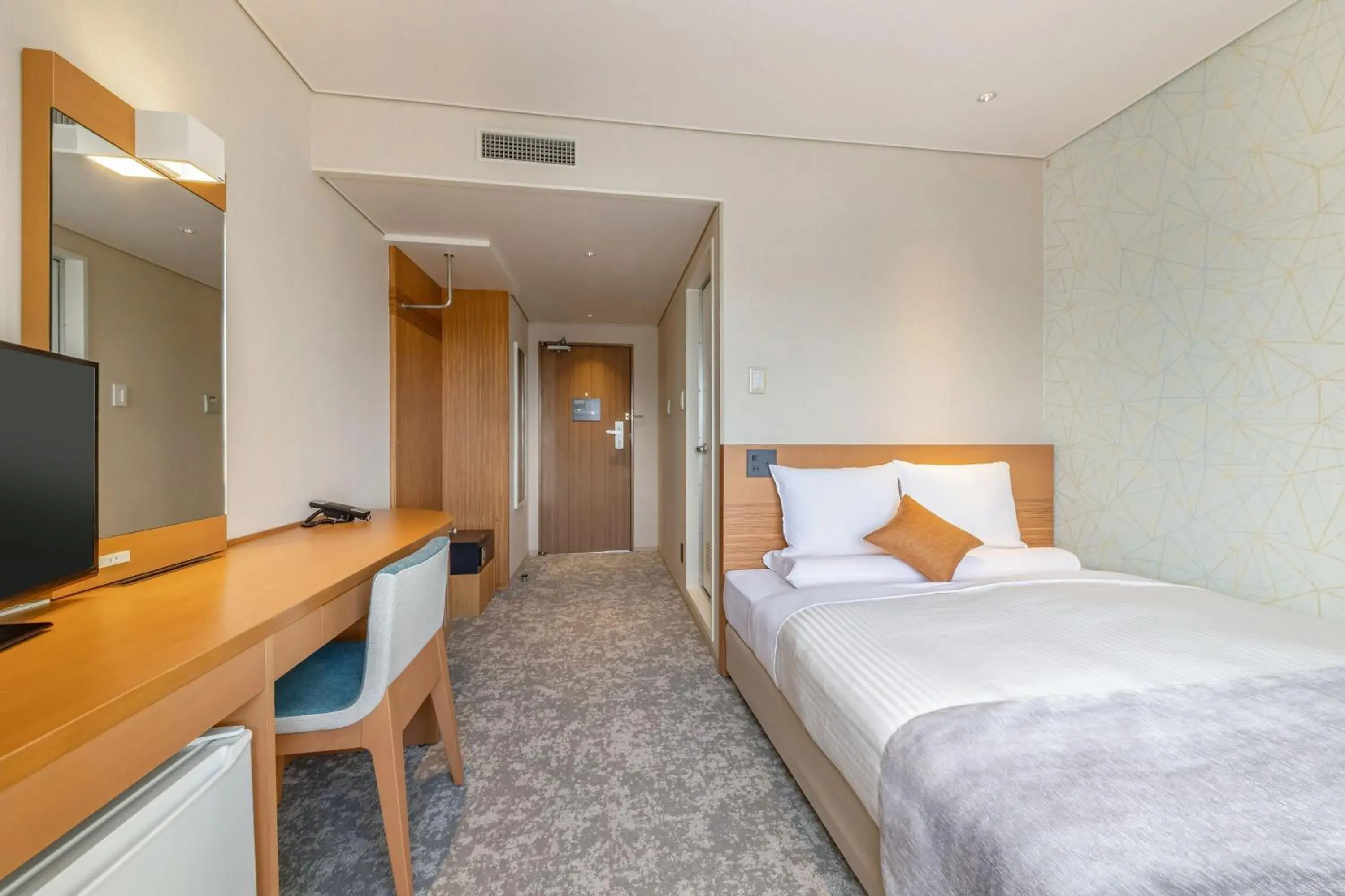 Photo of the whole room, Bed in Art Hotel Niigata Station Photo of the whole room, Bed in Art Hotel Niigata Station