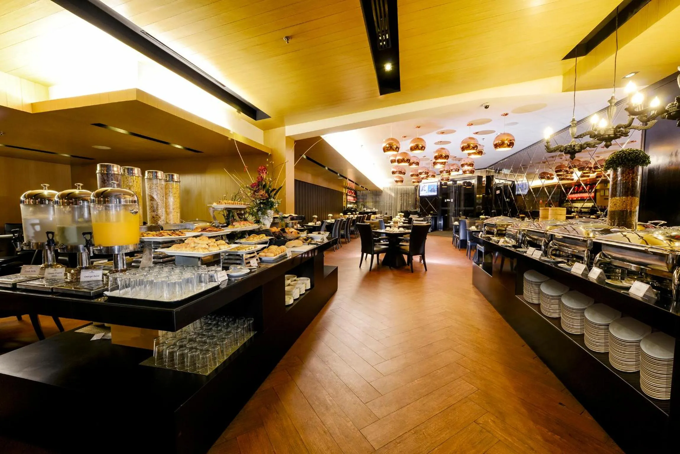 Restaurant/places to eat in Horizon Hotel