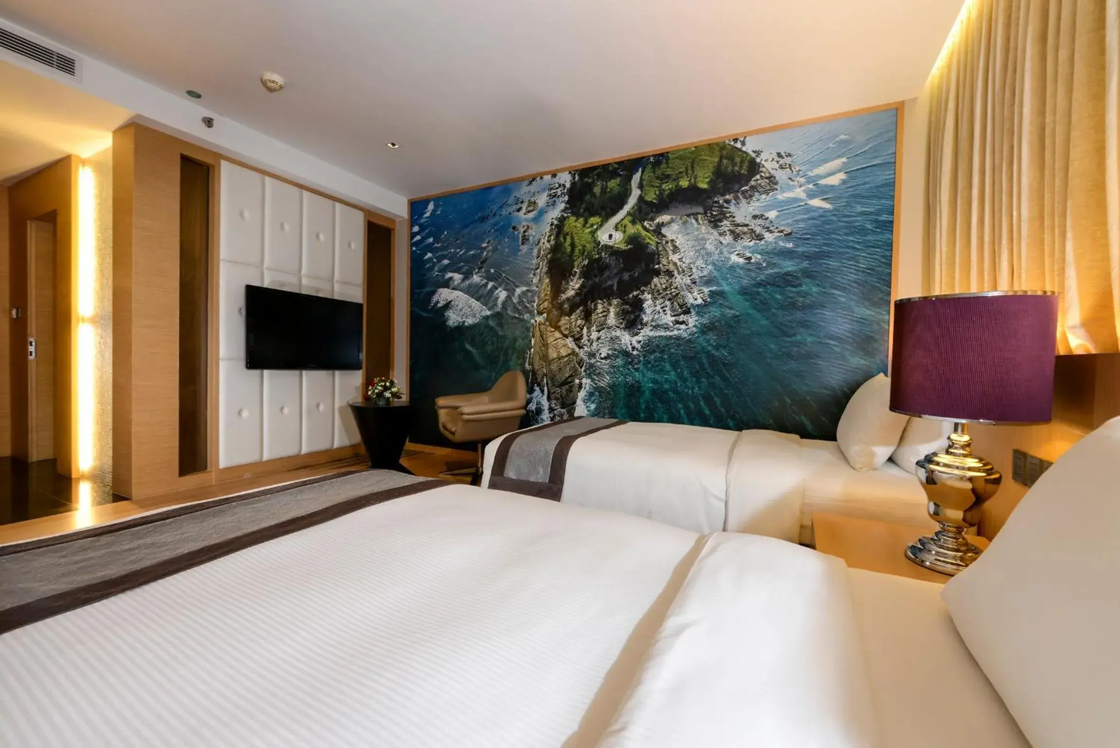 Superior Twin Room with City View in Horizon Hotel Superior Twin Room with City View in Horizon Hotel