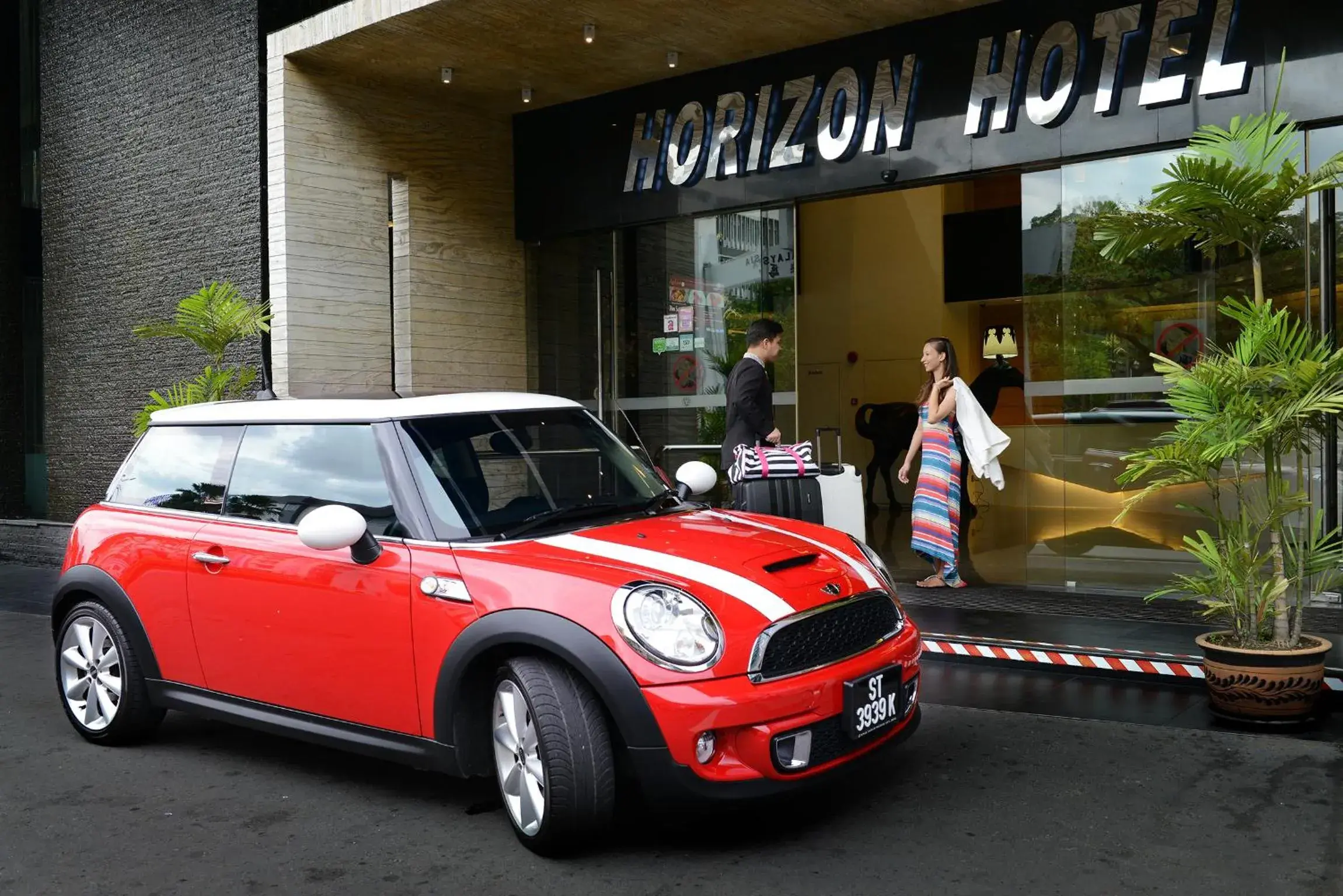 Facade/entrance in Horizon Hotel Facade/entrance in Horizon Hotel