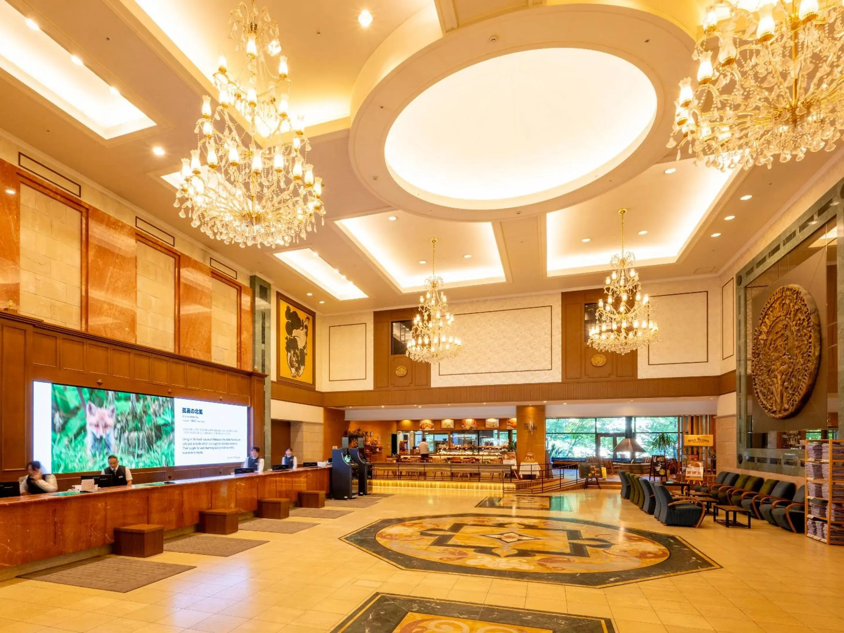 Lobby or reception in Jozankei Manseikaku Hotel Milione Lobby or reception in Jozankei Manseikaku Hotel Milione