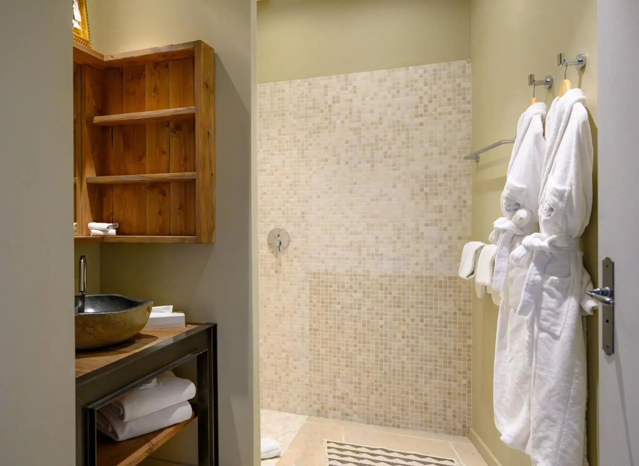 Quadruple Room with Shower in Domaine Tarbouriech, Demeure & Spa Quadruple Room with Shower in Domaine Tarbouriech, Demeure & Spa