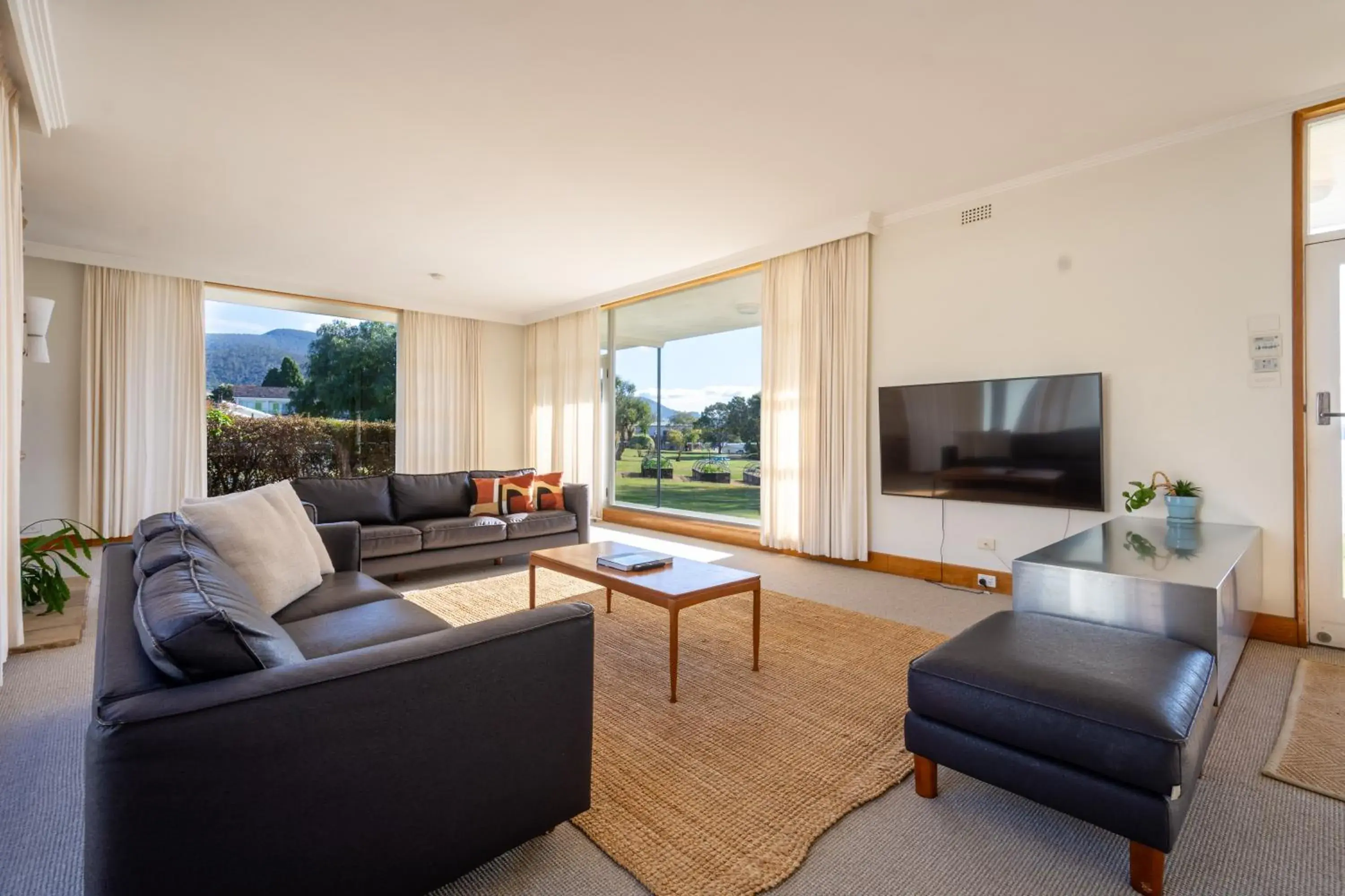 Living room in Riverfront Motel & Restaurant Living room in Riverfront Motel & Restaurant