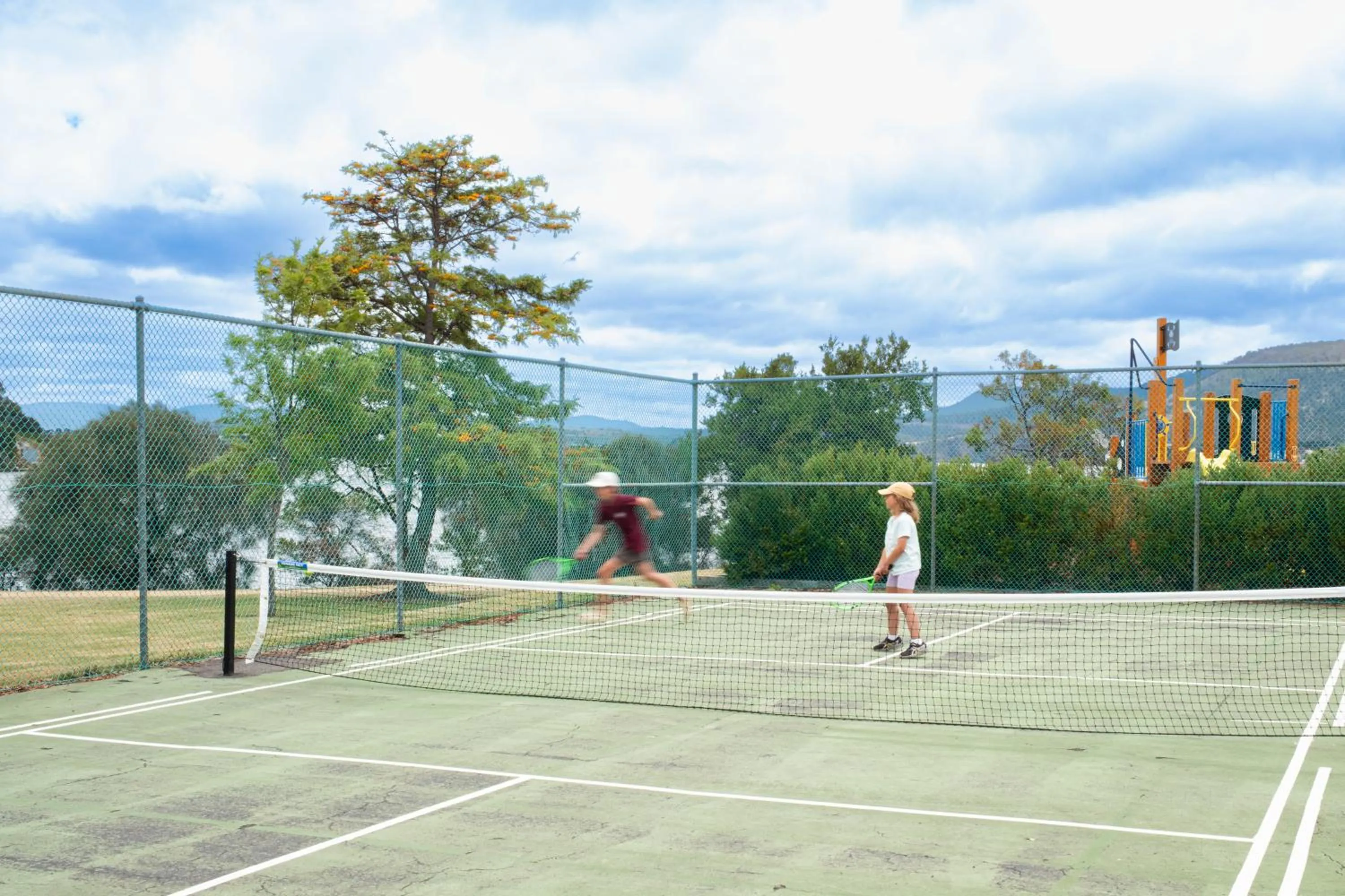 Tennis court in Riverfront Motel & Restaurant