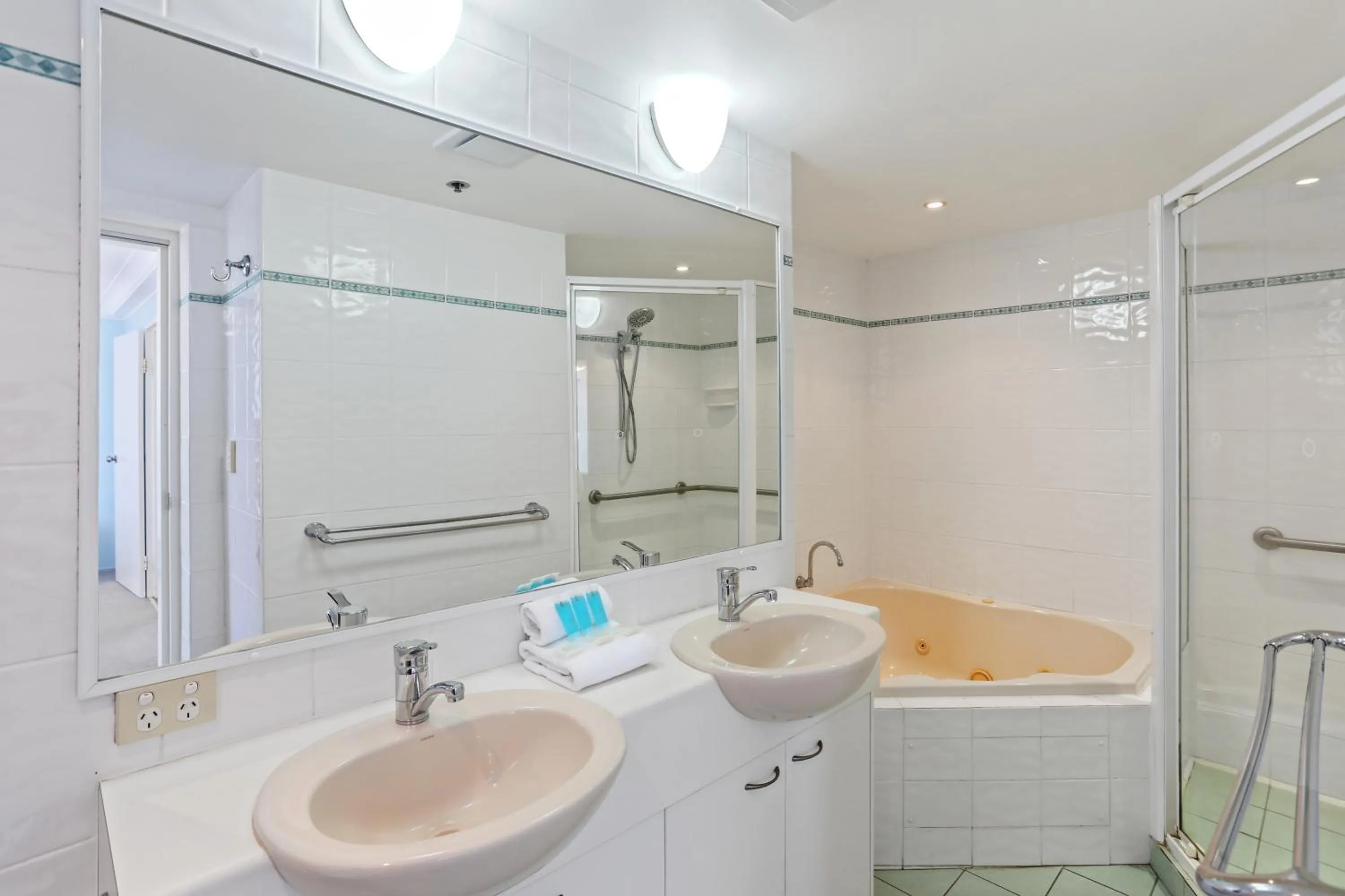 Bathroom in Boulevard North Holiday Apartments