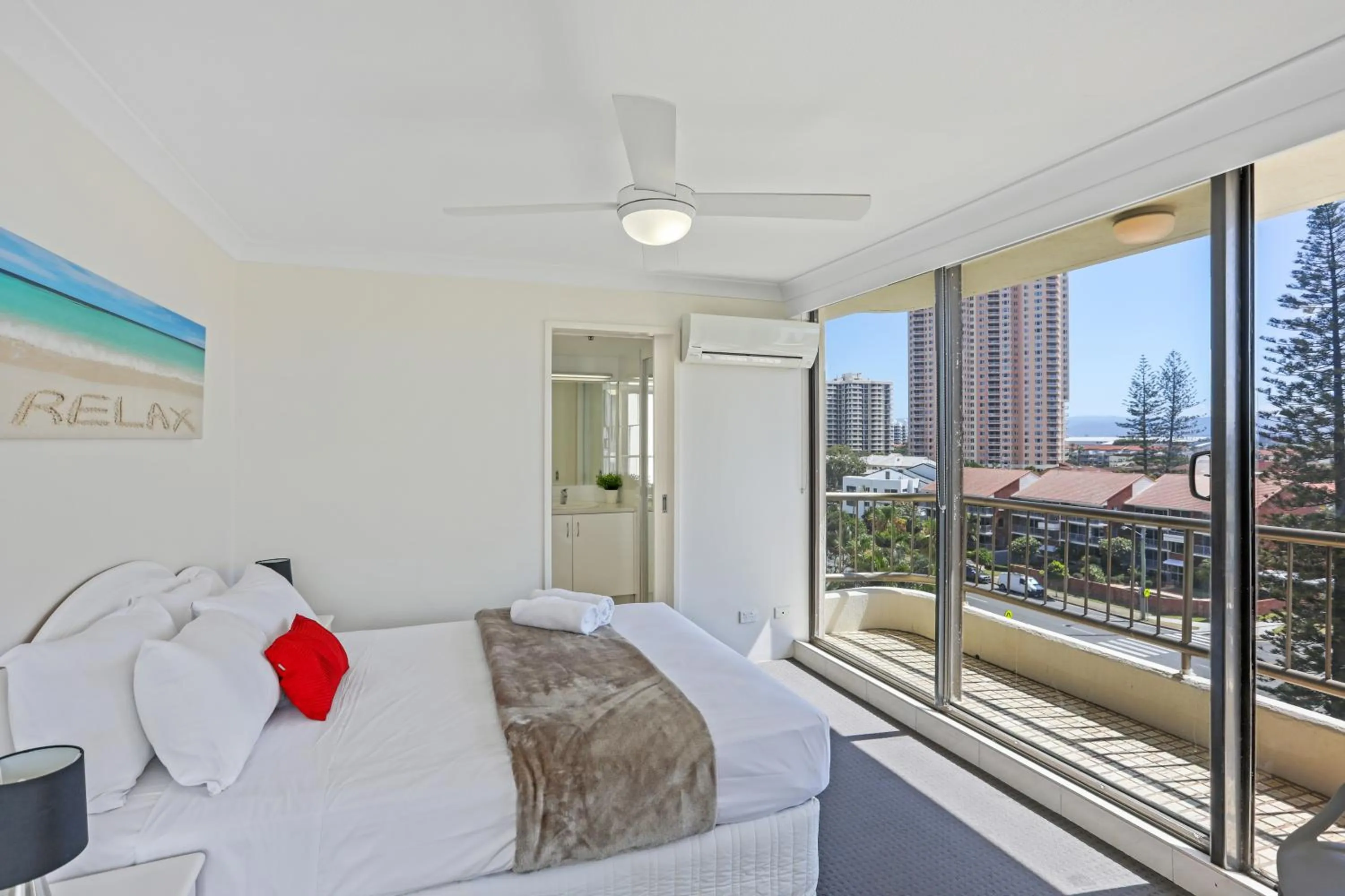 Bed in Boulevard North Holiday Apartments