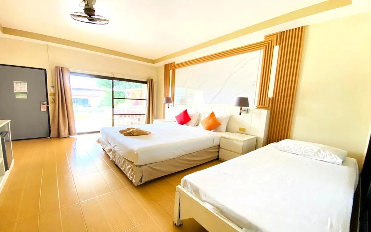 Bed in Koh Hai Fantasy Resort & Spa
