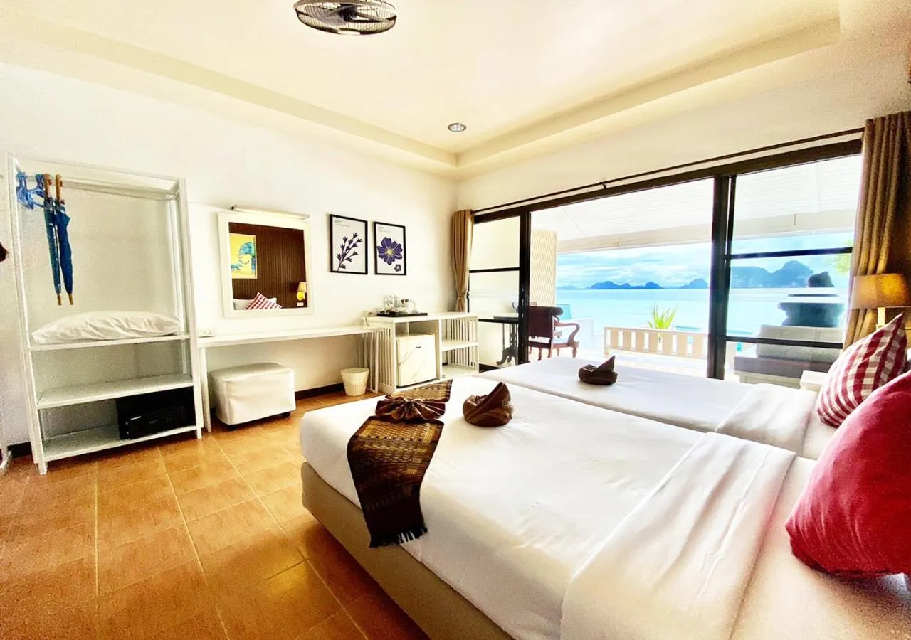 Bed in Koh Hai Fantasy Resort & Spa