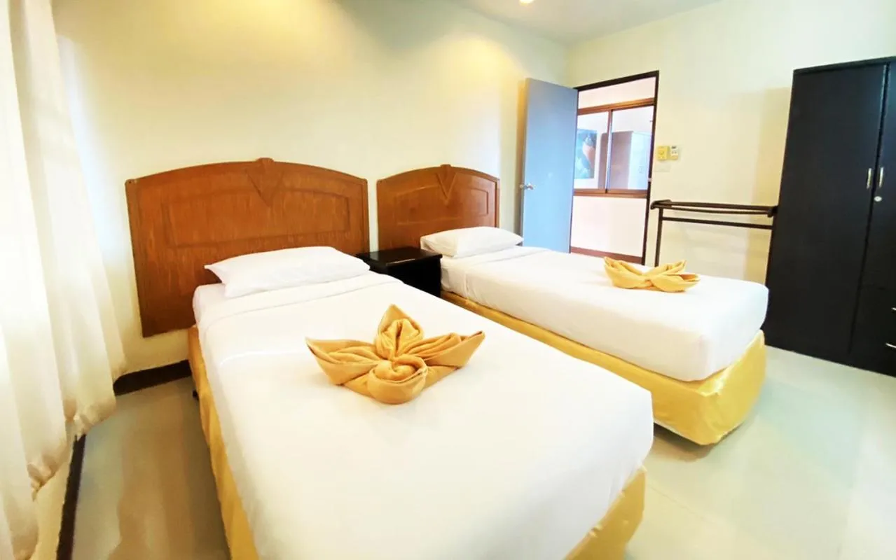 Bed in Koh Hai Fantasy Resort & Spa
