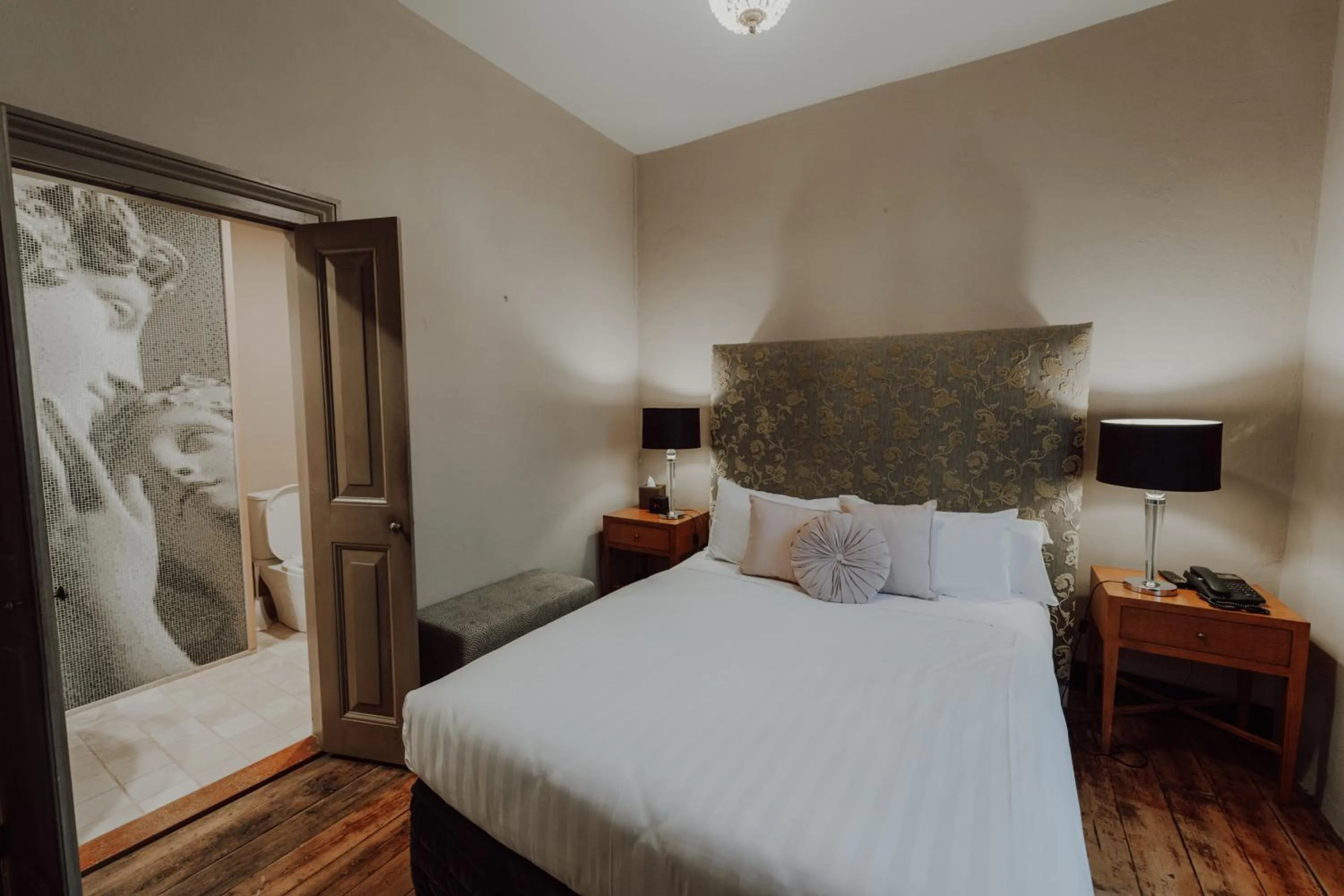 Bed in Mineral Springs Hotel Hepburn