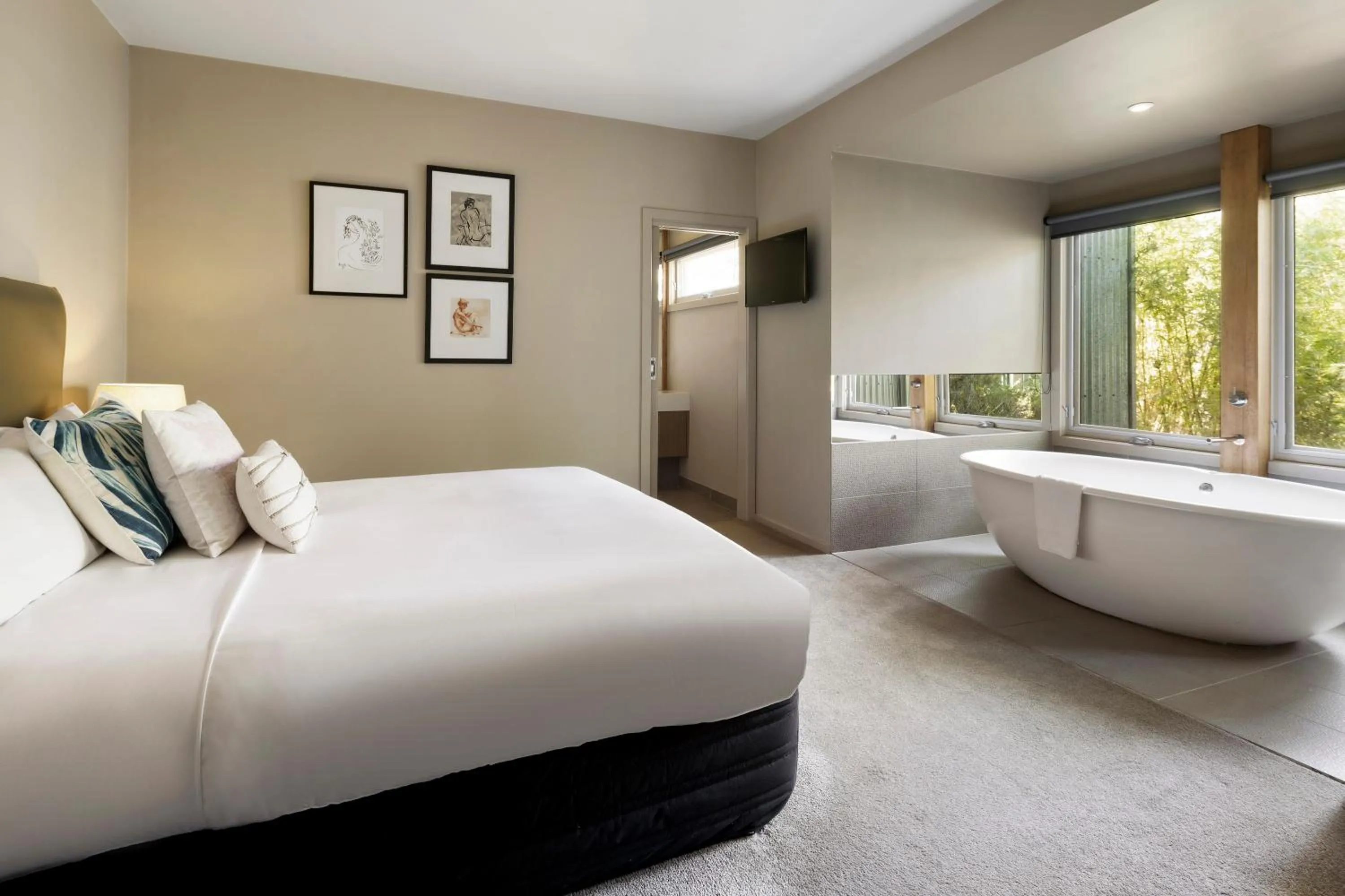 Bedroom, Bed in Mineral Springs Hotel Hepburn