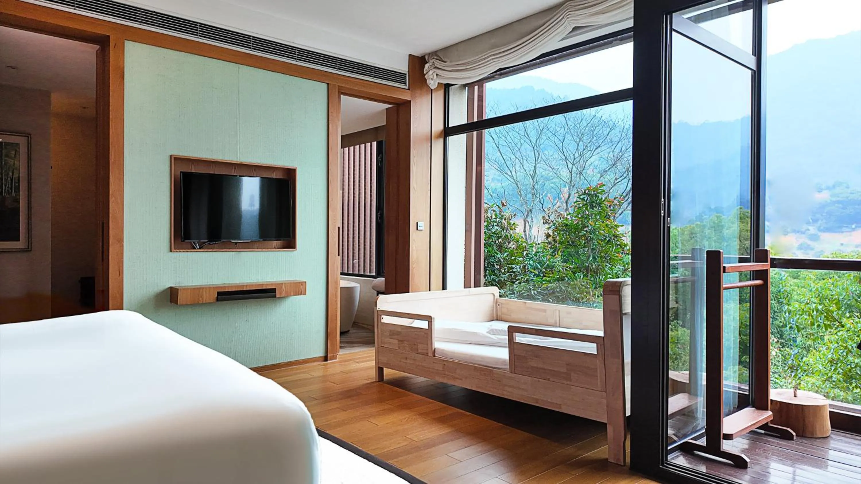 Photo of the whole room, Bed in InterContinental One Thousand Island Lake Resort, an IHG Hotel