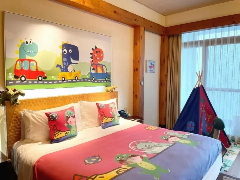 Bed in InterContinental One Thousand Island Lake Resort, an IHG Hotel Bed in InterContinental One Thousand Island Lake Resort, an IHG Hotel