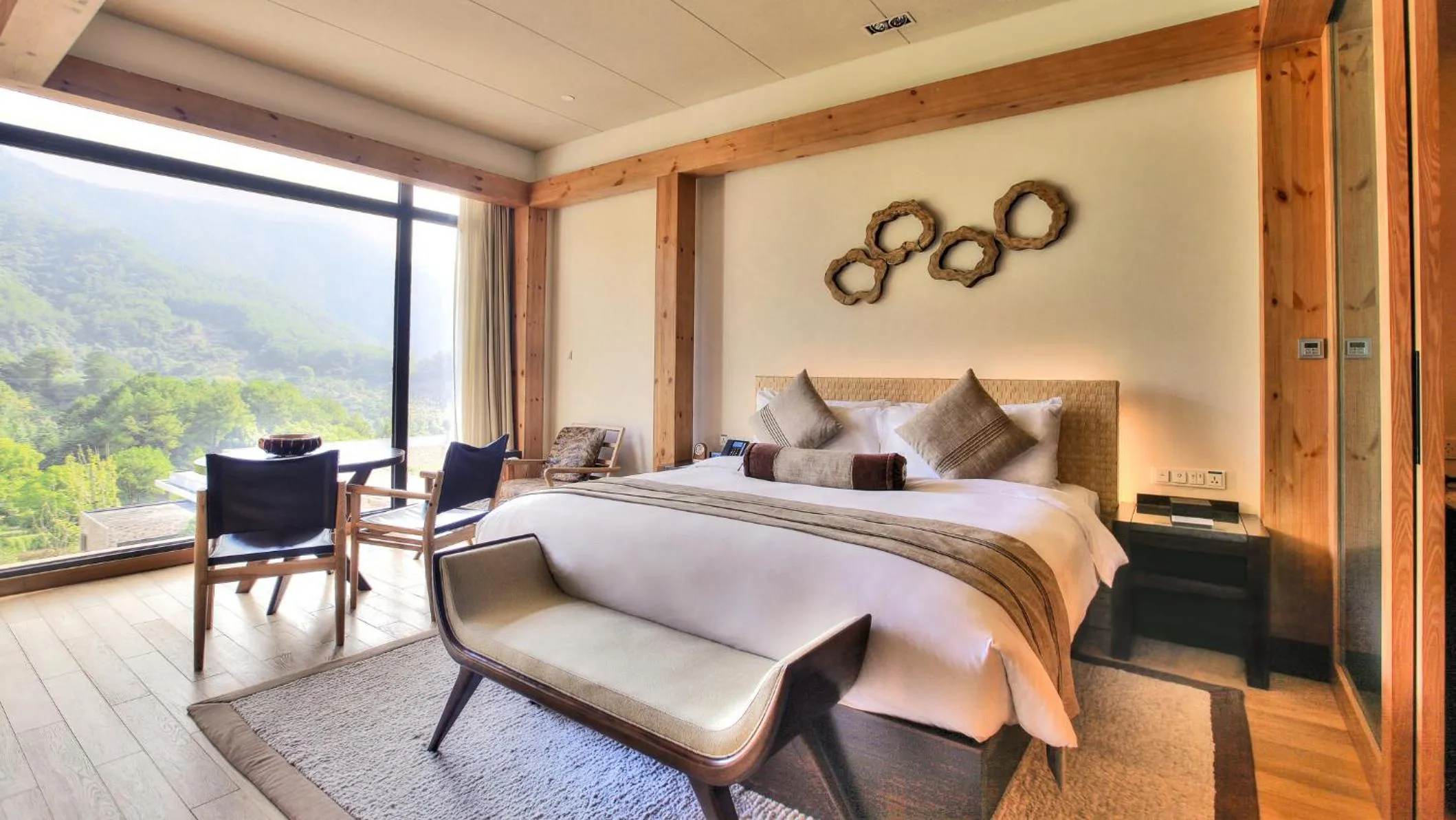 Photo of the whole room, Bed in InterContinental One Thousand Island Lake Resort, an IHG Hotel