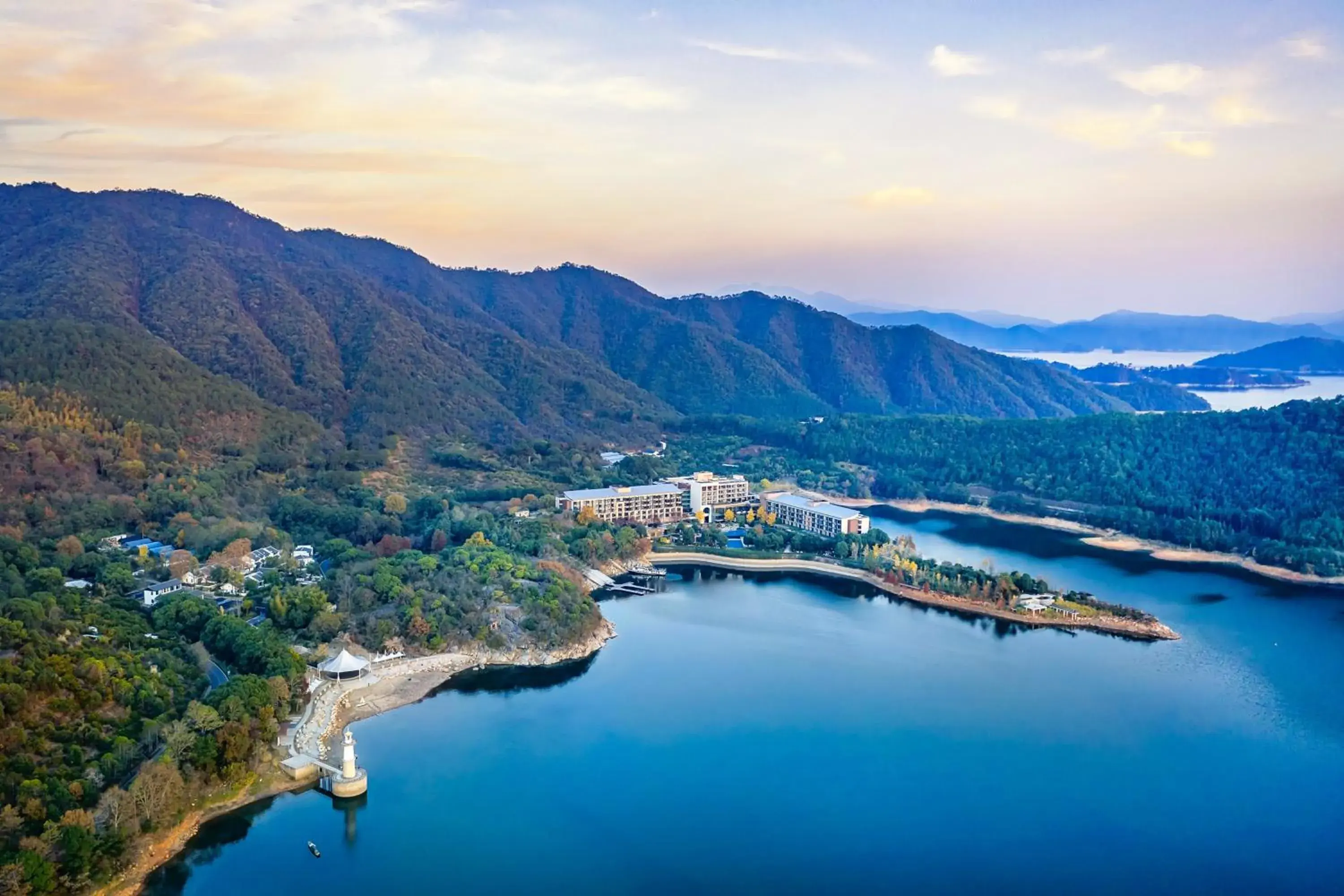 Property building in InterContinental One Thousand Island Lake Resort, an IHG Hotel Property building in InterContinental One Thousand Island Lake Resort, an IHG Hotel