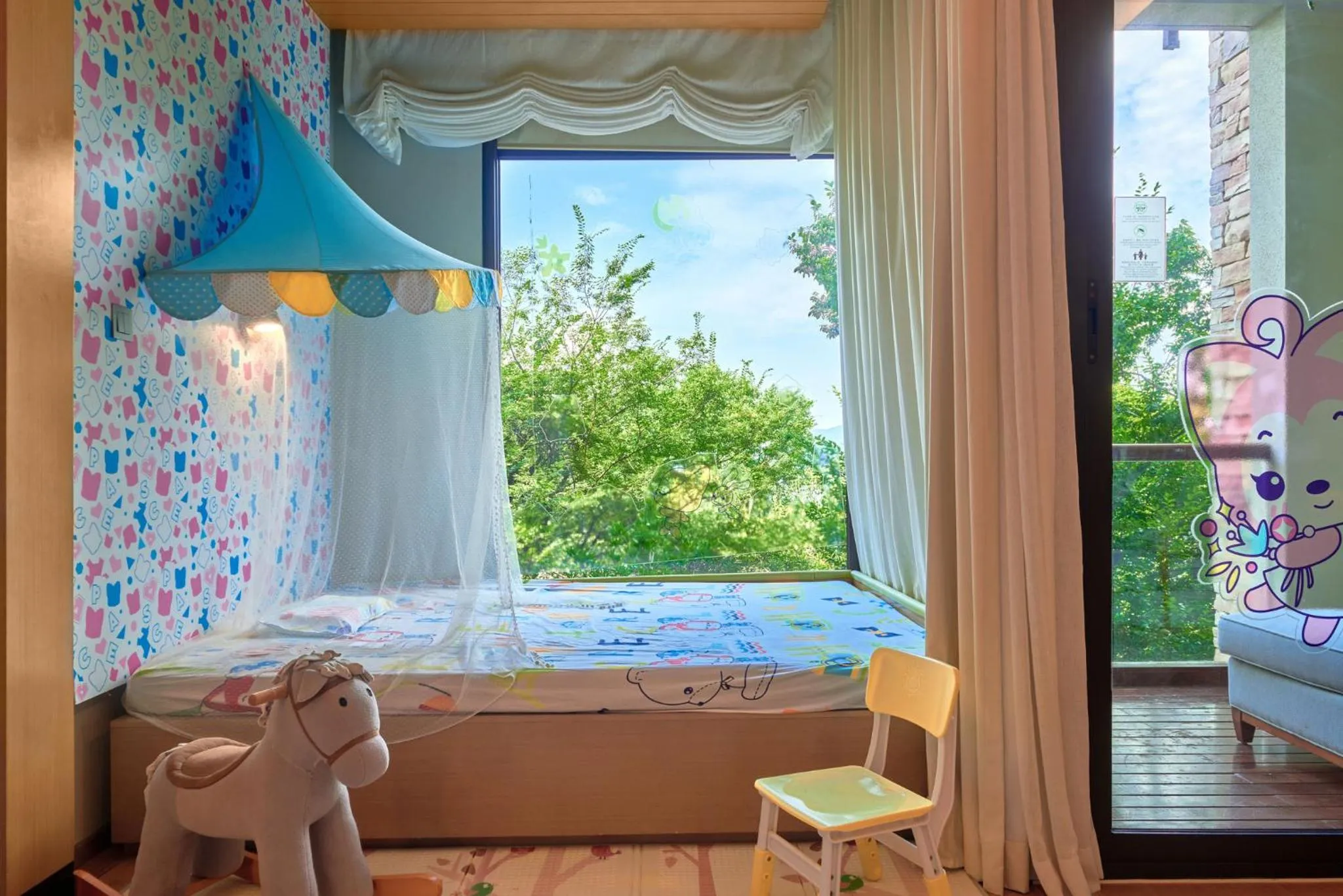 Photo of the whole room, Bed in InterContinental One Thousand Island Lake Resort, an IHG Hotel