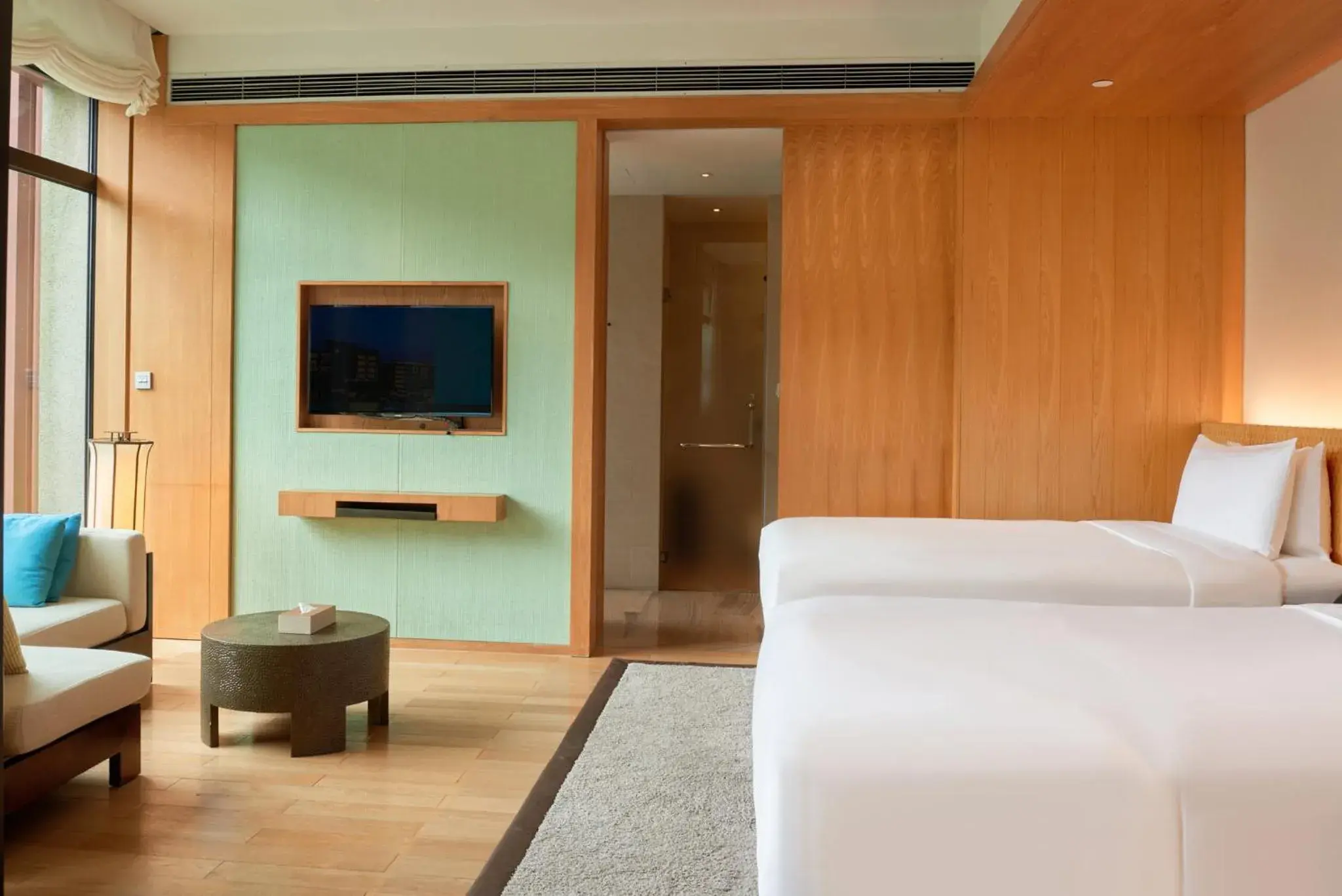 Classic Twin Room with Forest View in InterContinental One Thousand Island Lake Resort, an IHG Hotel Classic Twin Room with Forest View in InterContinental One Thousand Island Lake Resort, an IHG Hotel