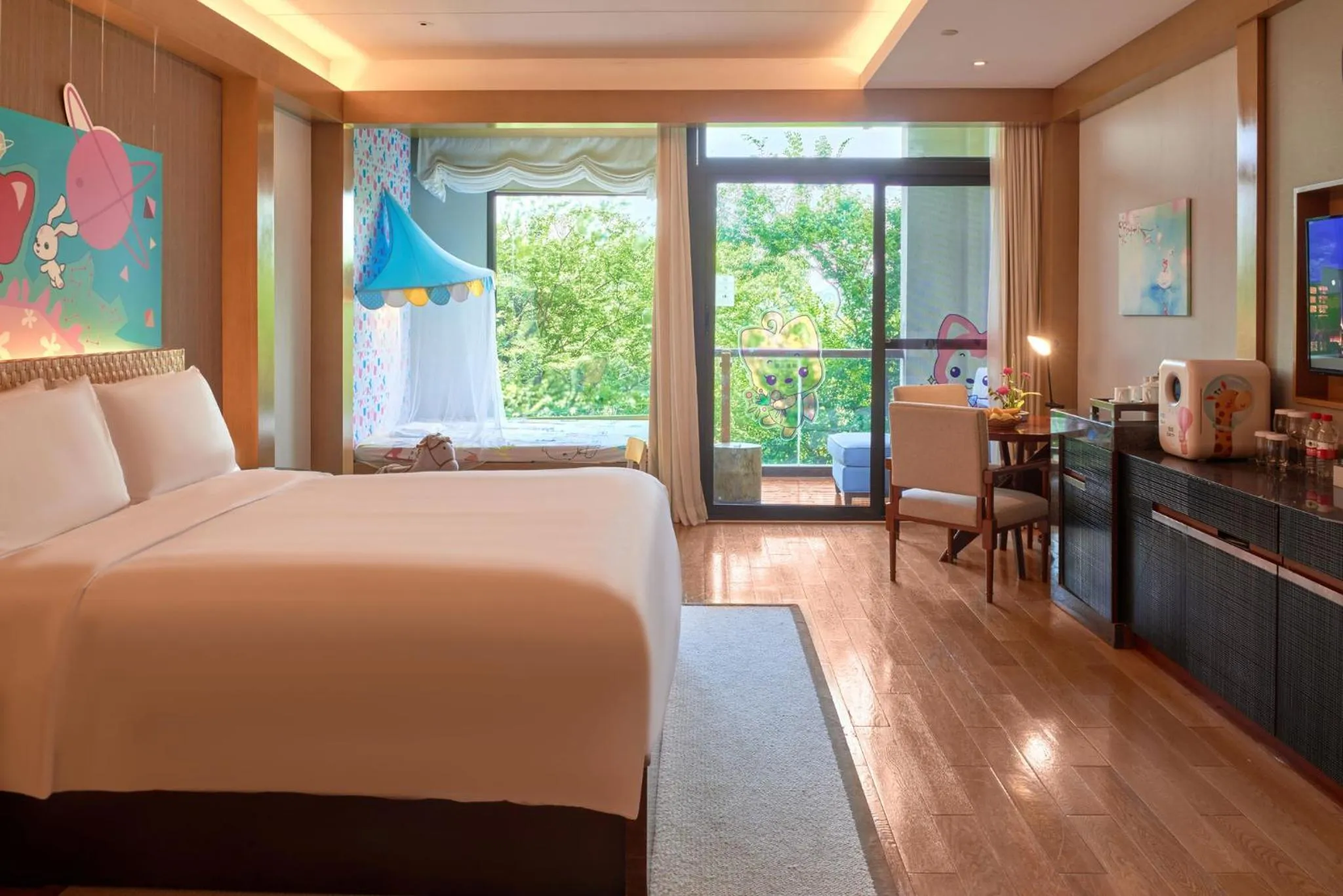 Photo of the whole room, Bed in InterContinental One Thousand Island Lake Resort, an IHG Hotel