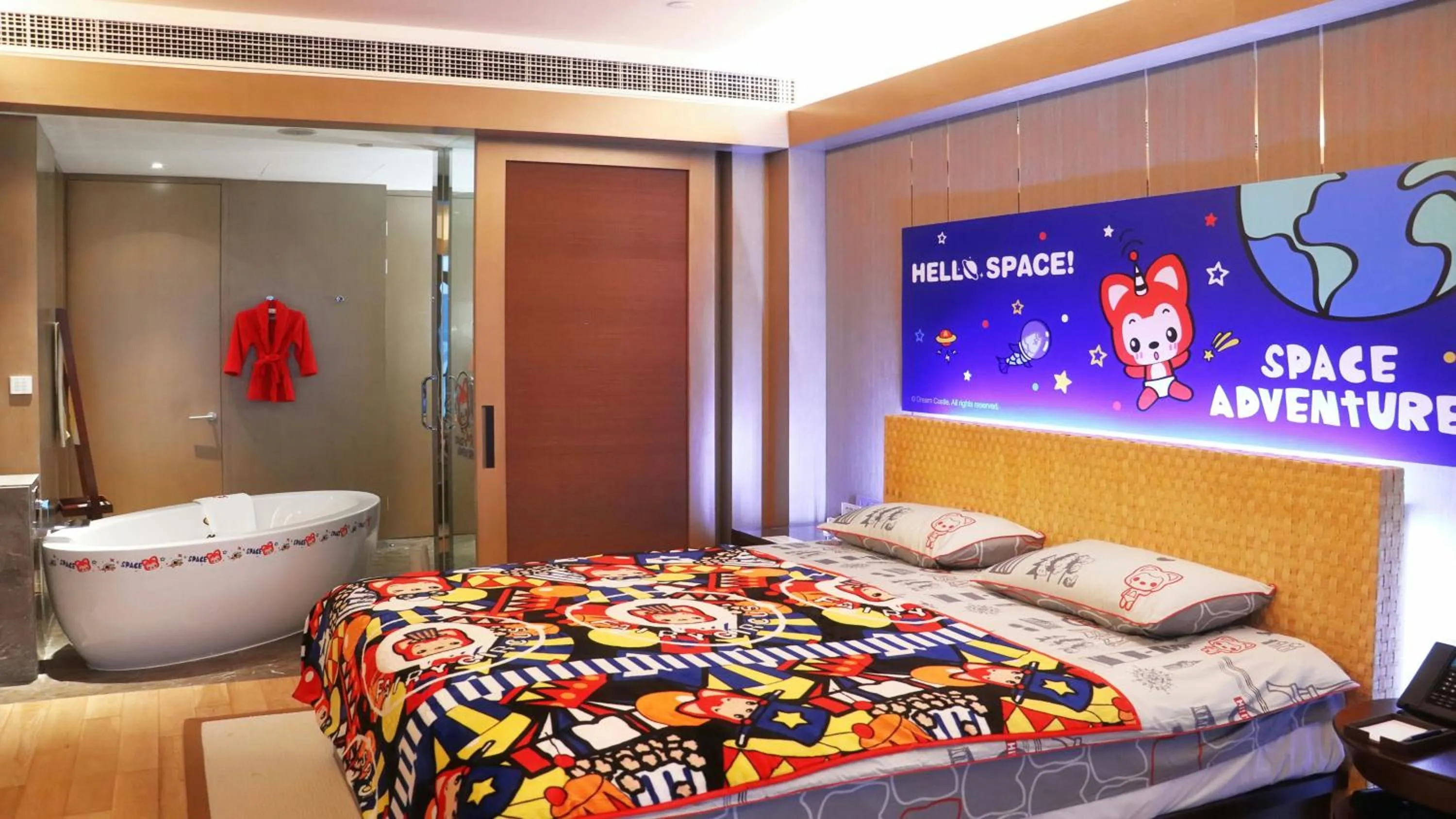 Photo of the whole room, Bed in InterContinental One Thousand Island Lake Resort, an IHG Hotel