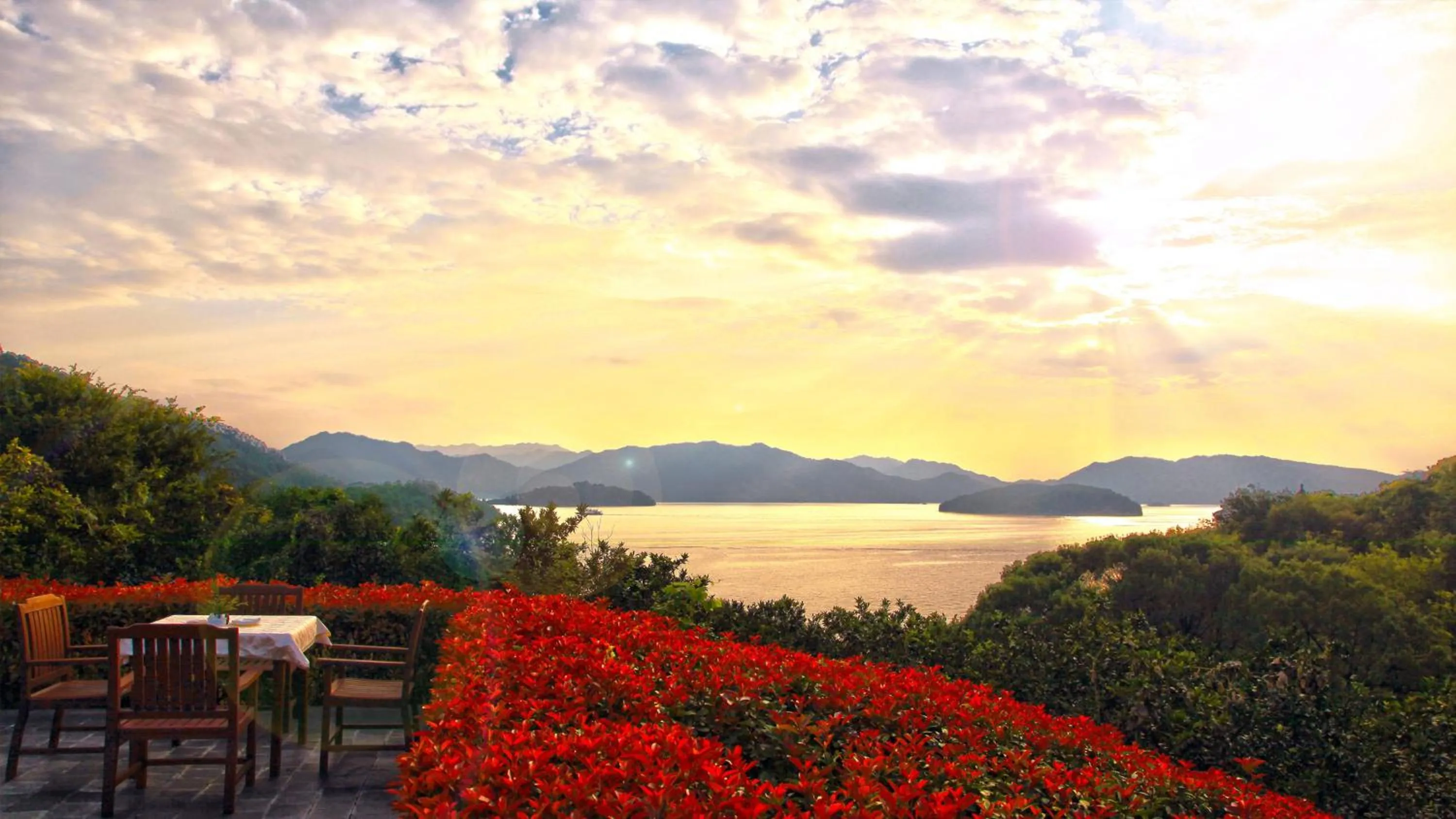 Restaurant/places to eat in InterContinental One Thousand Island Lake Resort, an IHG Hotel