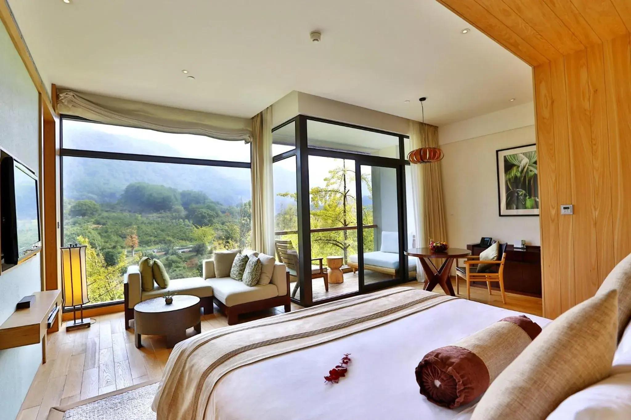 Classic King Room with Forest View in InterContinental One Thousand Island Lake Resort, an IHG Hotel Classic King Room with Forest View in InterContinental One Thousand Island Lake Resort, an IHG Hotel