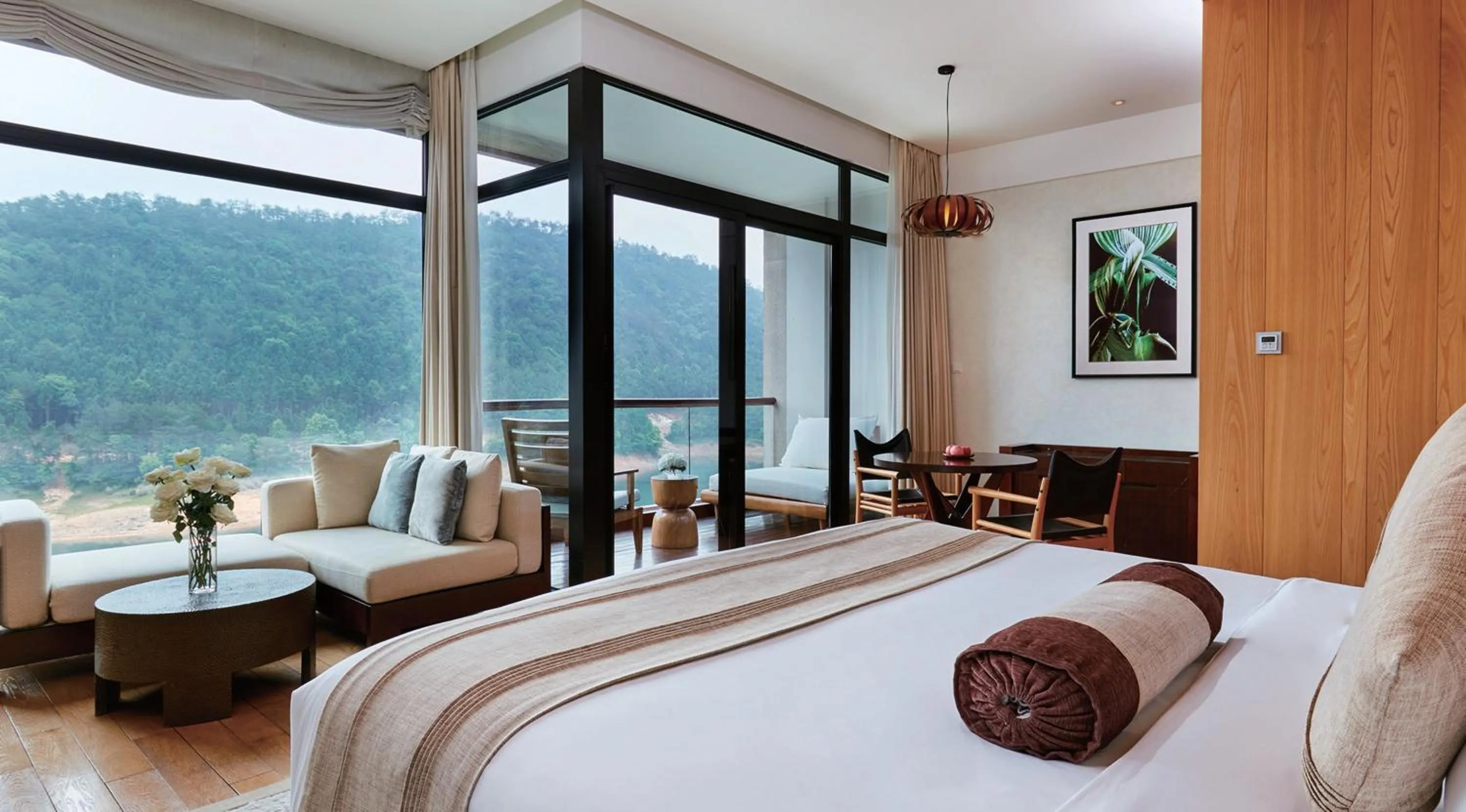 Photo of the whole room, Bed in InterContinental One Thousand Island Lake Resort, an IHG Hotel