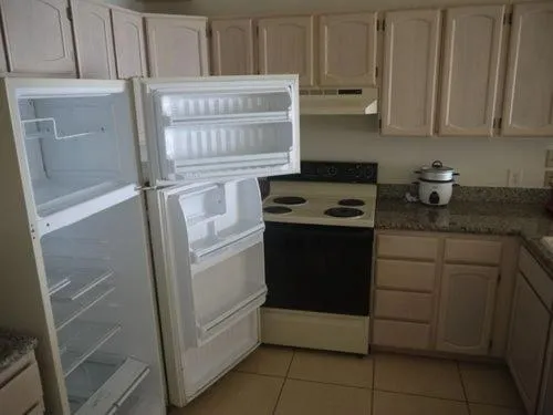 Kitchen or kitchenette in Aquarius Beach Tower