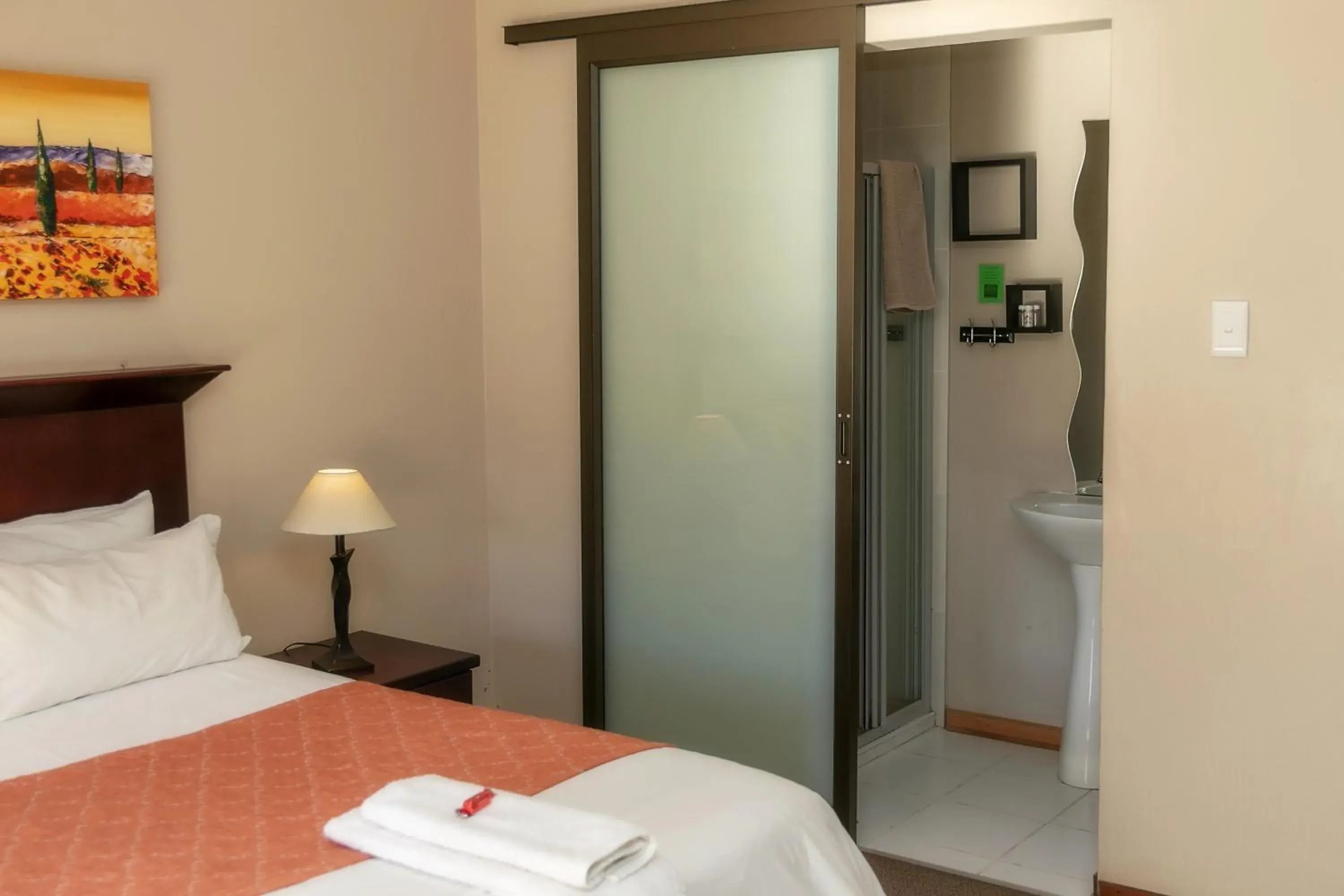 Double Room - single occupancy in Mondior Manor Guest House Double Room - single occupancy in Mondior Manor Guest House
