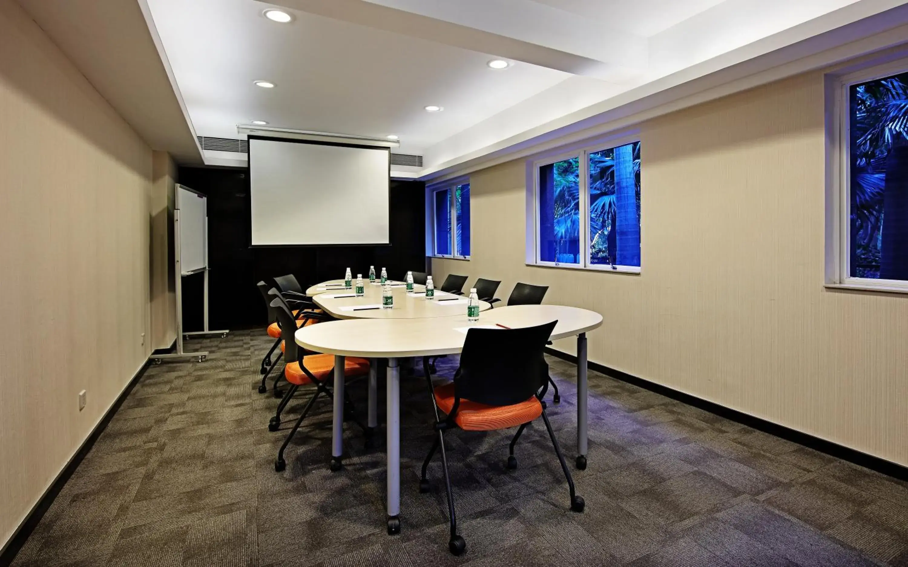 Meeting/conference room in Yuwa Hotel