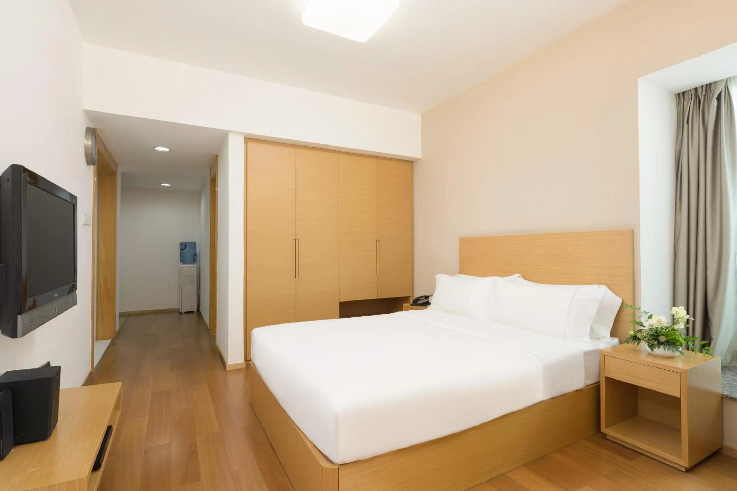 Photo of the whole room, Bed in 广州友和酒店Yuwa Hotel-Free Shuttle Bus to Canton Fair Complex DuringCanton Fair Period