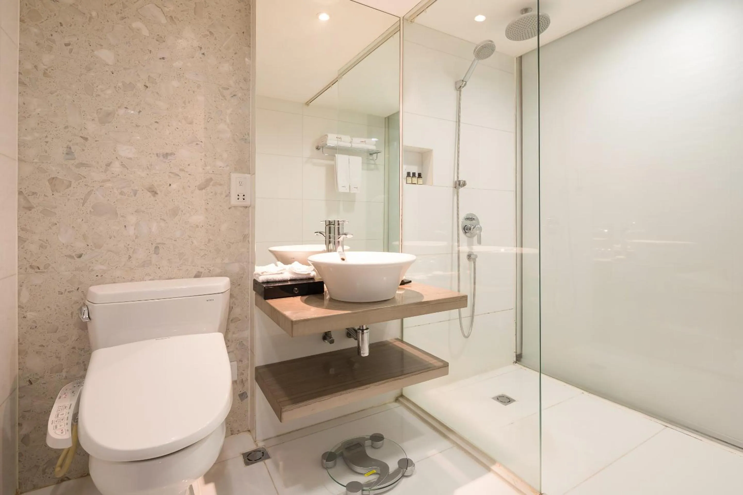 Toilet in 广州友和酒店Yuwa Hotel-Free Shuttle Bus to Canton Fair Complex DuringCanton Fair Period