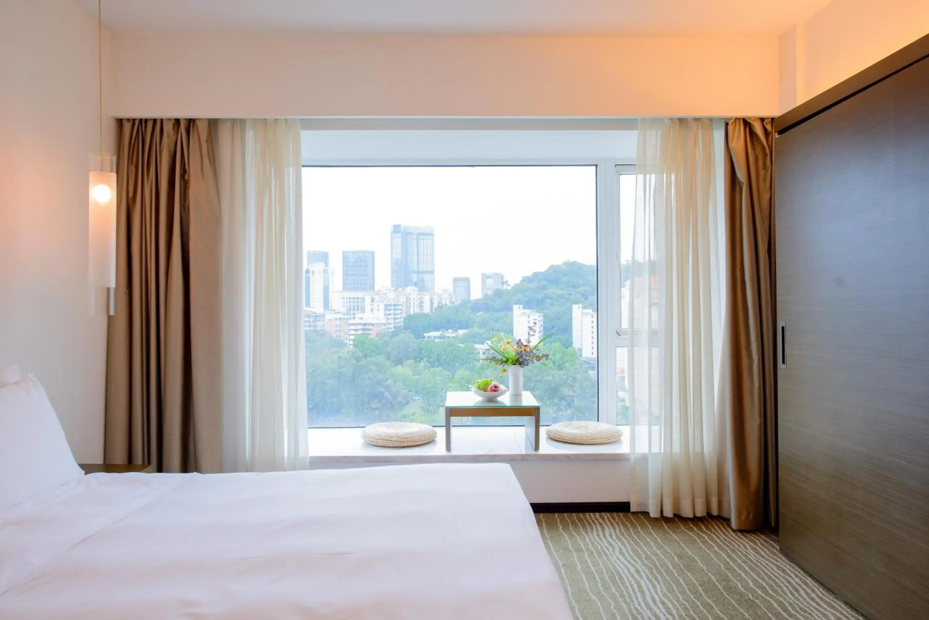 Bedroom, Bed in 广州友和酒店Yuwa Hotel-Free Shuttle Bus to Canton Fair Complex DuringCanton Fair Period Bedroom, Bed in 广州友和酒店Yuwa Hotel-Free Shuttle Bus to Canton Fair Complex DuringCanton Fair Period