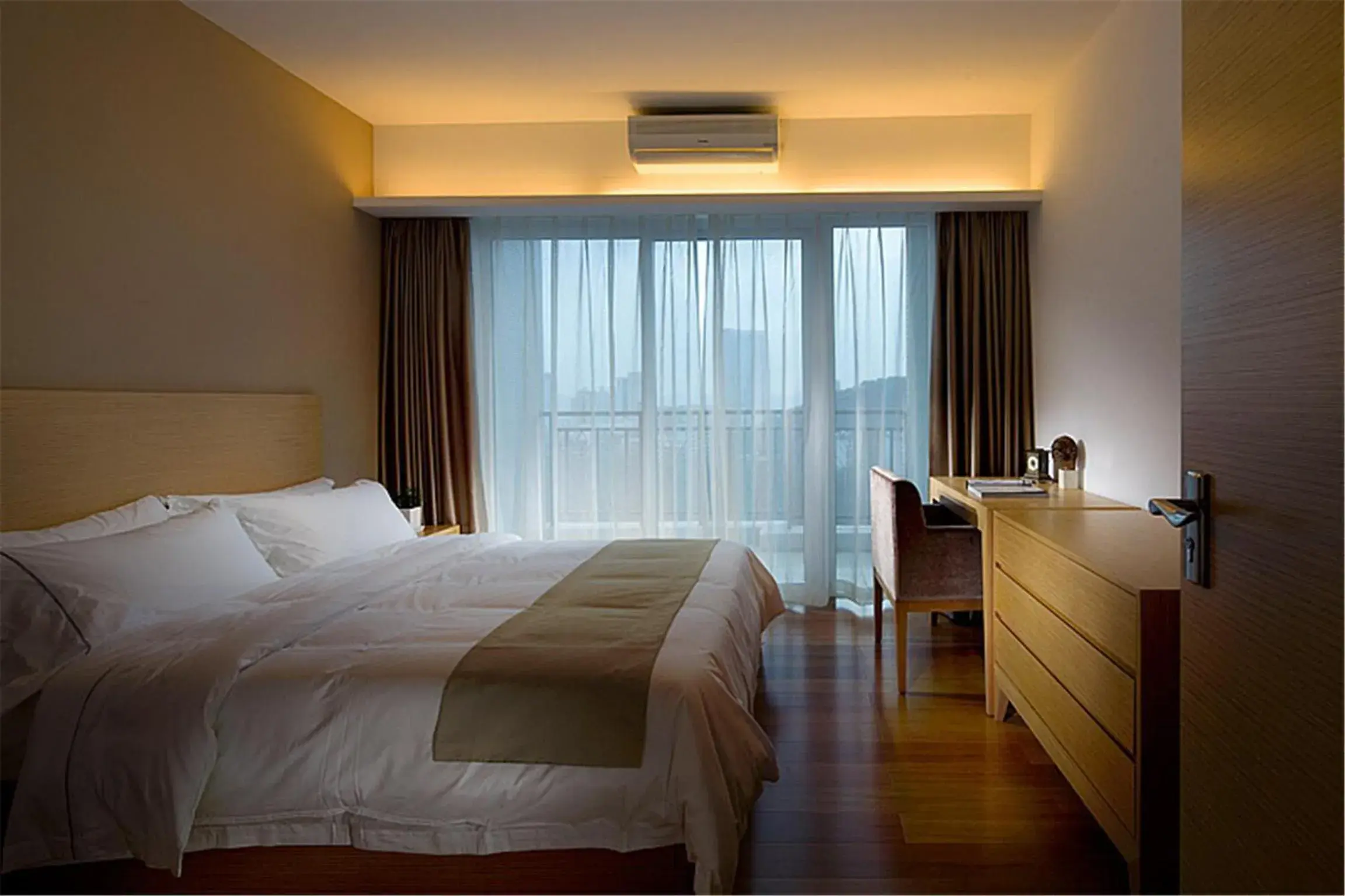 Photo of the whole room, Bed in Yuwa Hotel