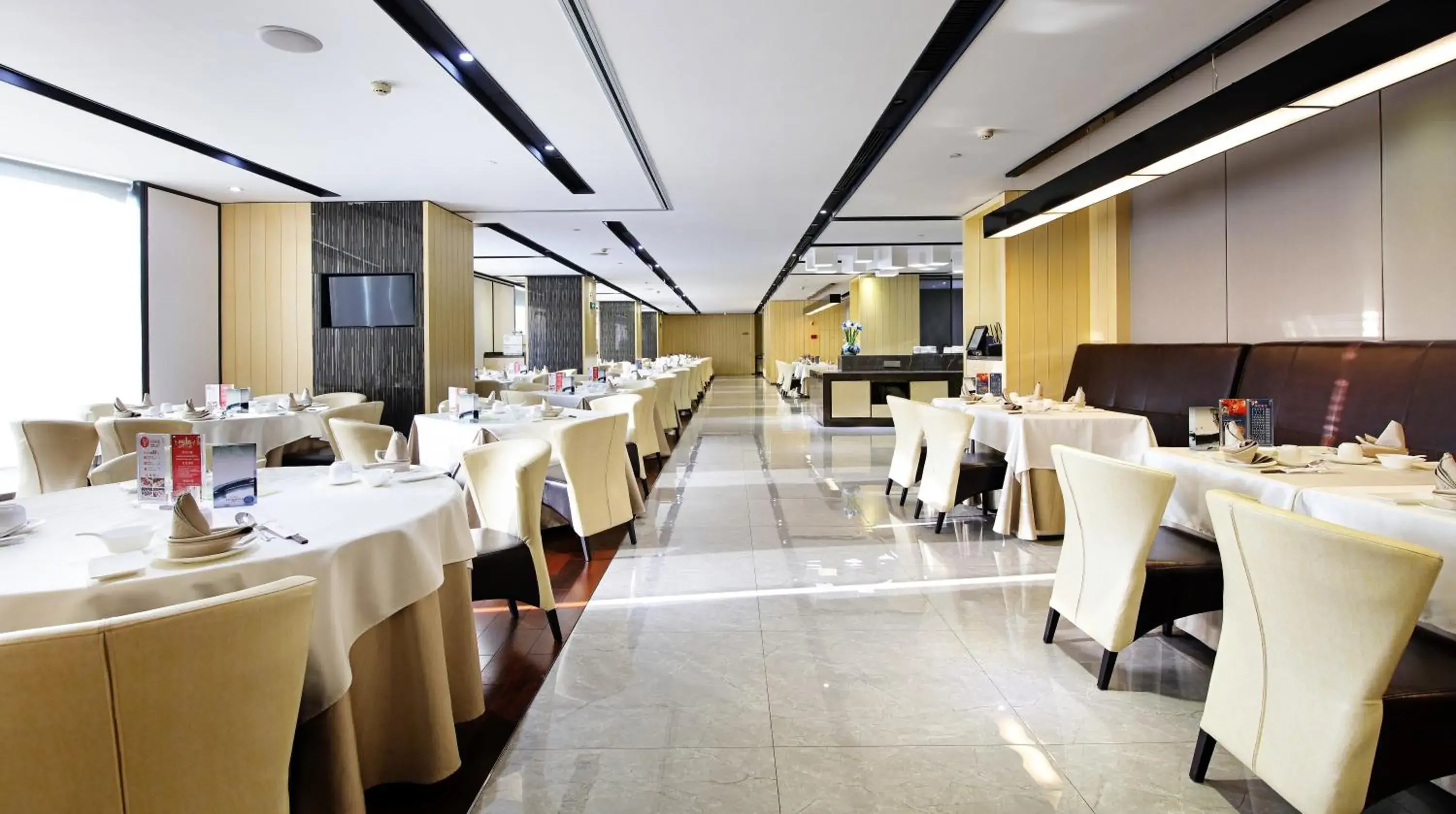Restaurant/Places to Eat in Yuwa Hotel