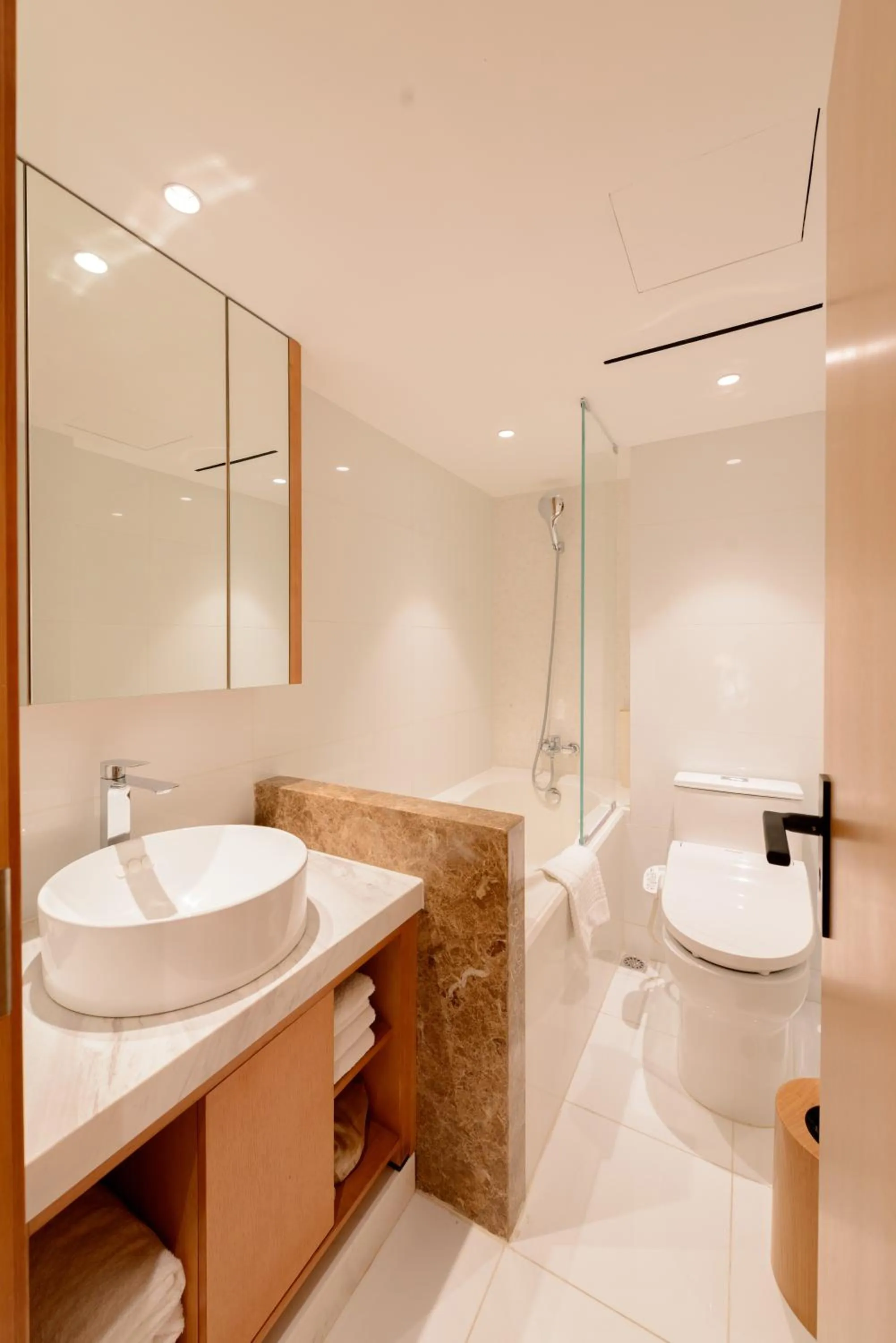 Shower in 广州友和酒店Yuwa Hotel-Free Shuttle Bus to Canton Fair Complex DuringCanton Fair Period