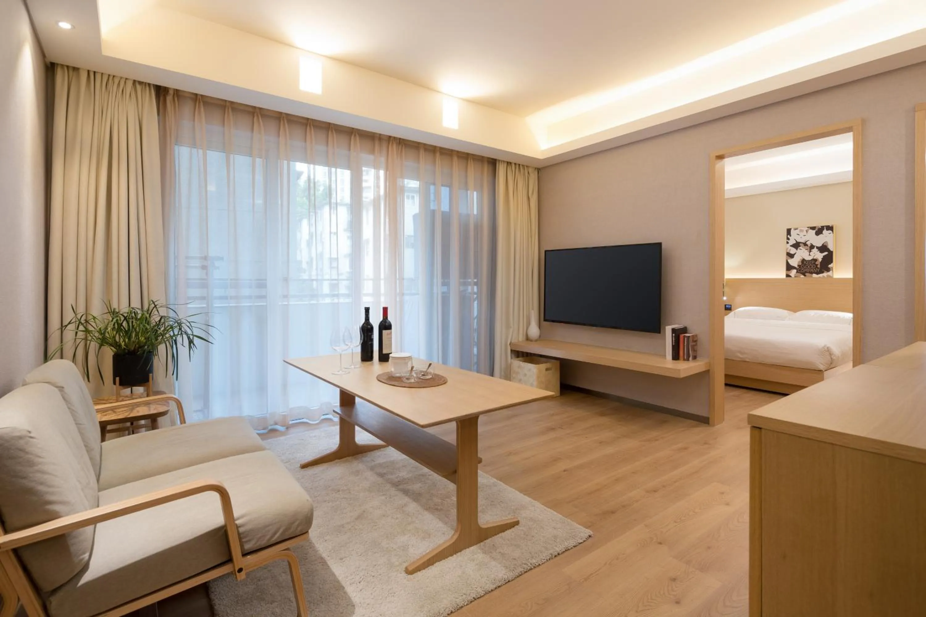 Living room, Bed in 广州友和酒店Yuwa Hotel-Free Shuttle Bus to Canton Fair Complex DuringCanton Fair Period