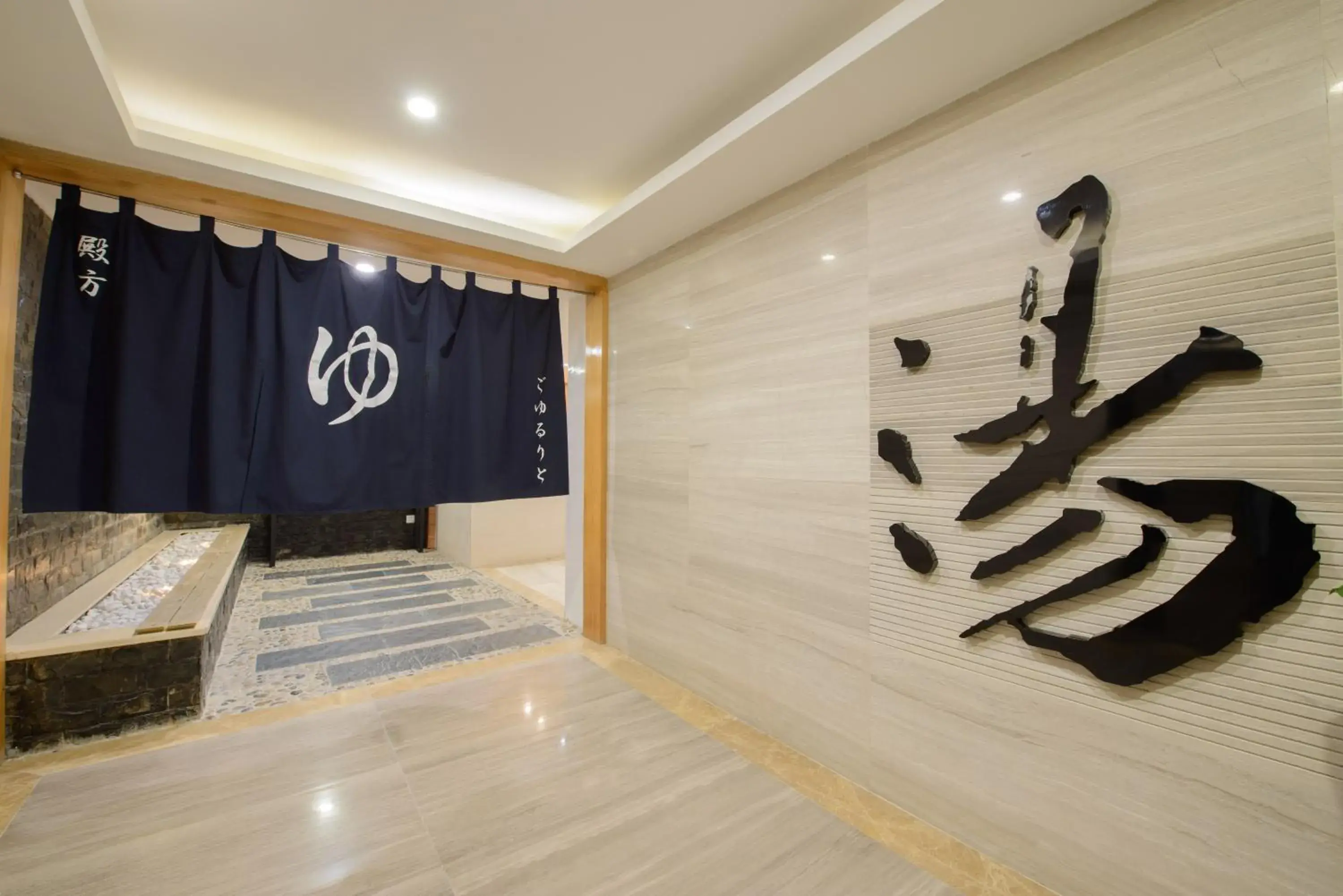 Swimming pool in 广州友和酒店Yuwa Hotel-Free Shuttle Bus to Canton Fair Complex DuringCanton Fair Period Swimming pool in 广州友和酒店Yuwa Hotel-Free Shuttle Bus to Canton Fair Complex DuringCanton Fair Period