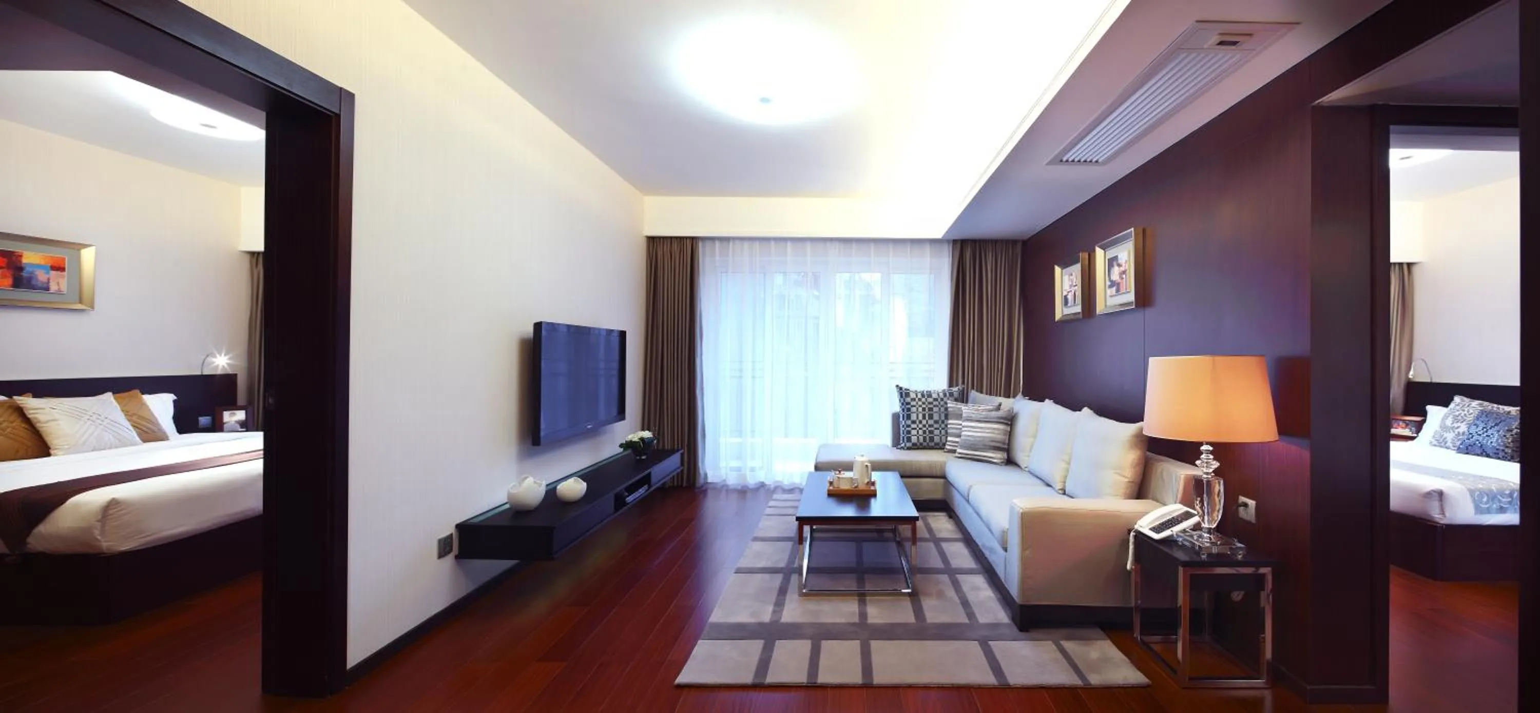 Living room, Bed in 广州友和酒店Yuwa Hotel-Free Shuttle Bus to Canton Fair Complex DuringCanton Fair Period