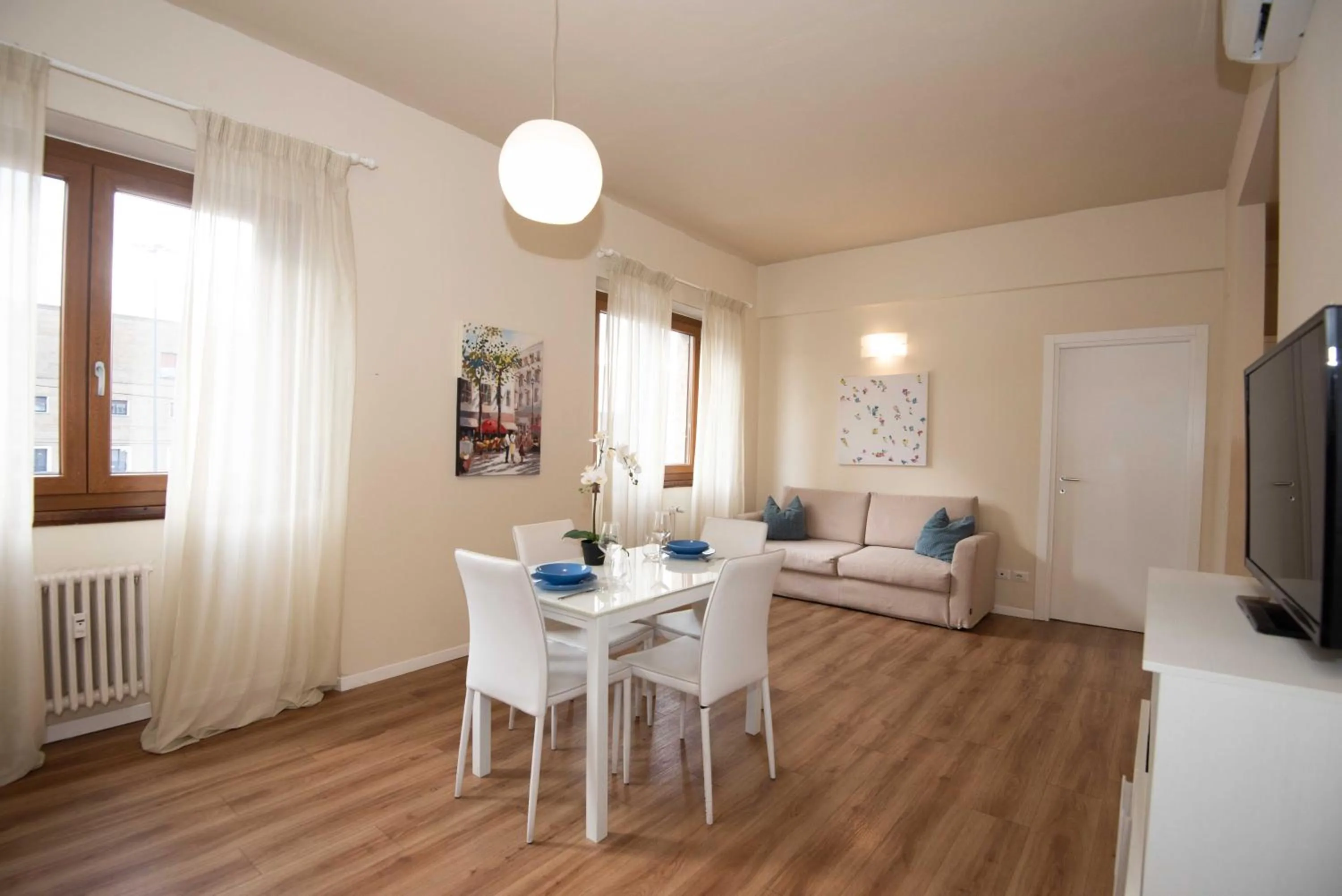 Living room in Donatello Apartments by Firenze Prestige