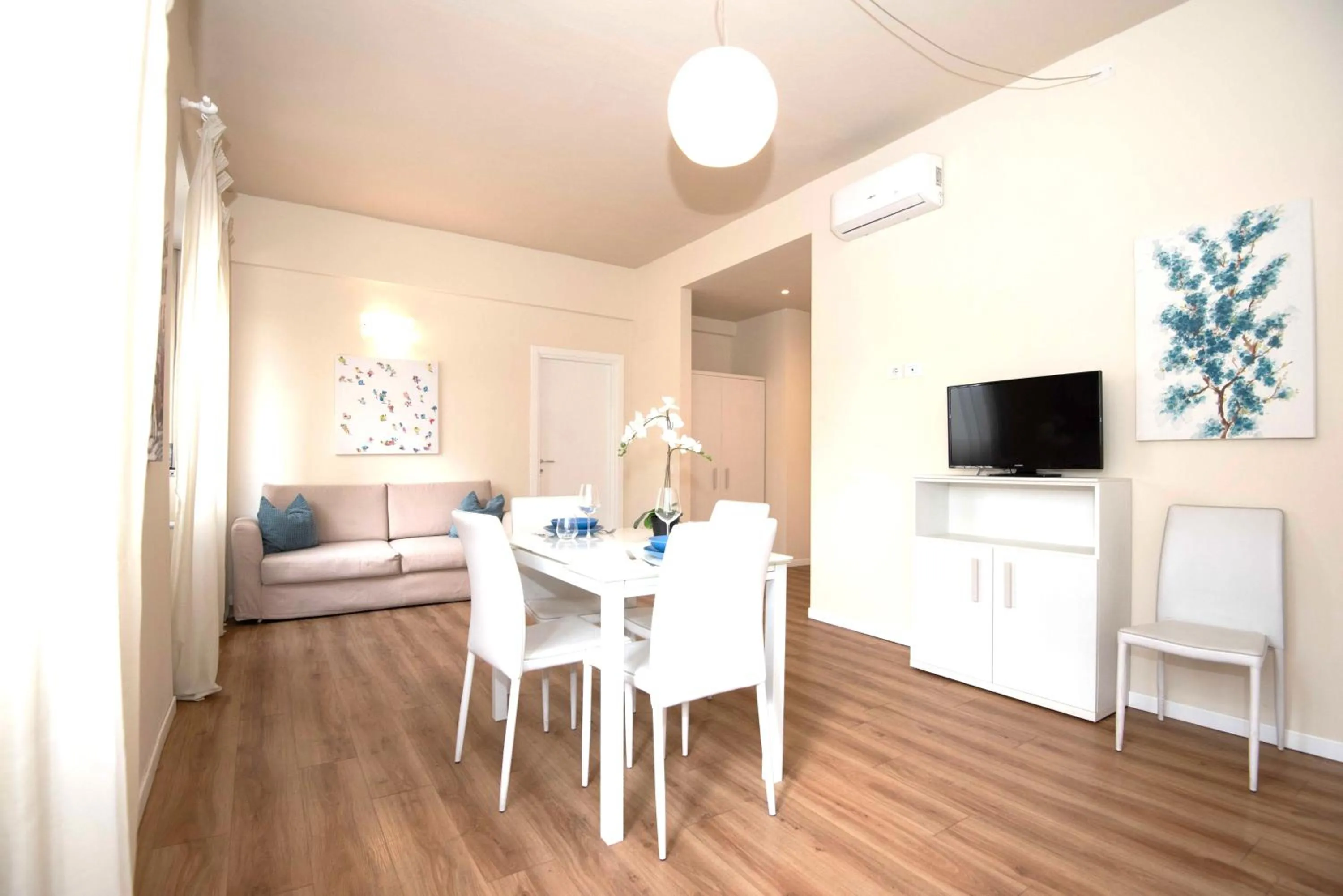 Living room in Donatello Apartments by Firenze Prestige