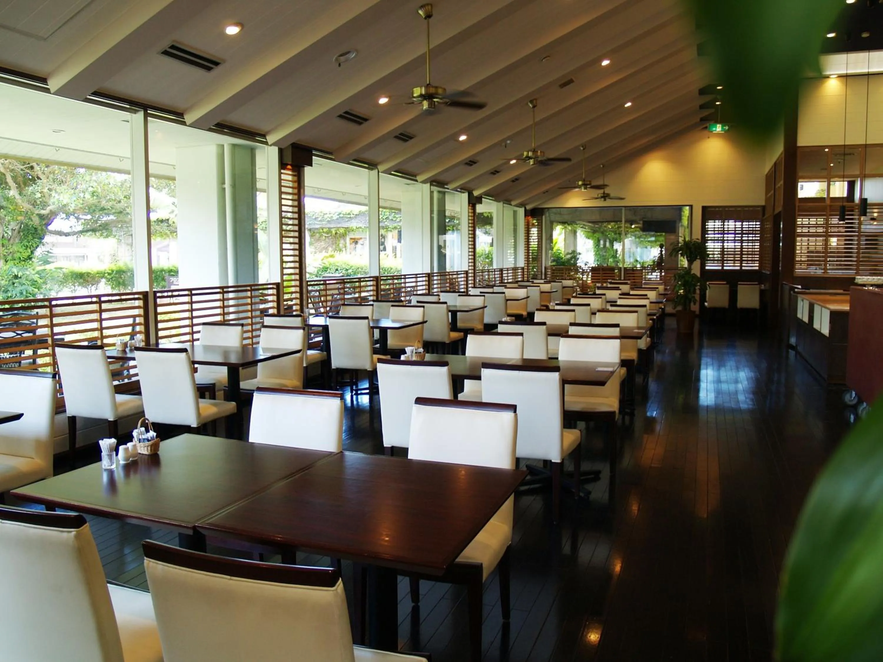 Restaurant/places to eat in Okuma Private Beach & Resort