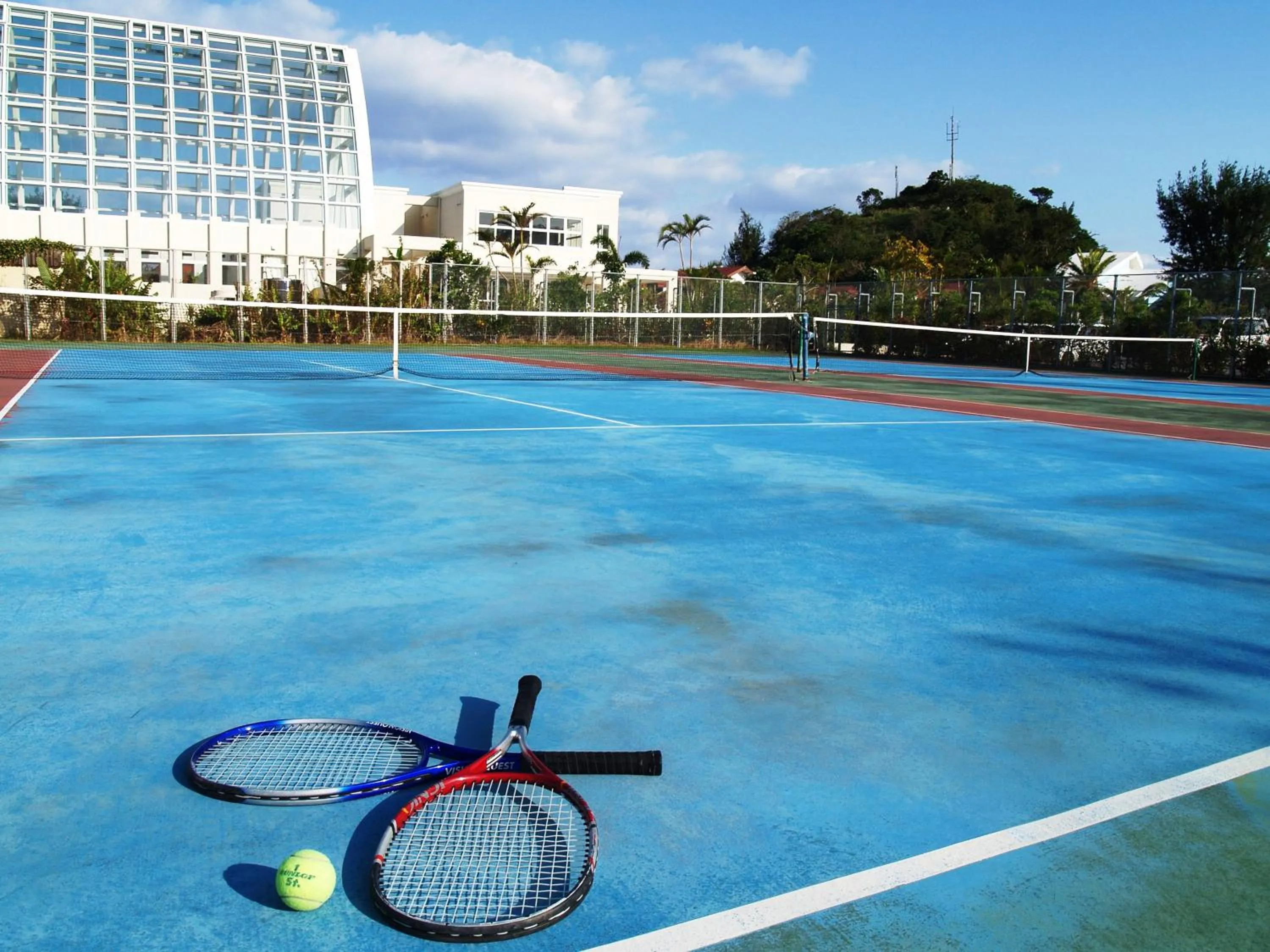 Tennis court in Okuma Private Beach & Resort