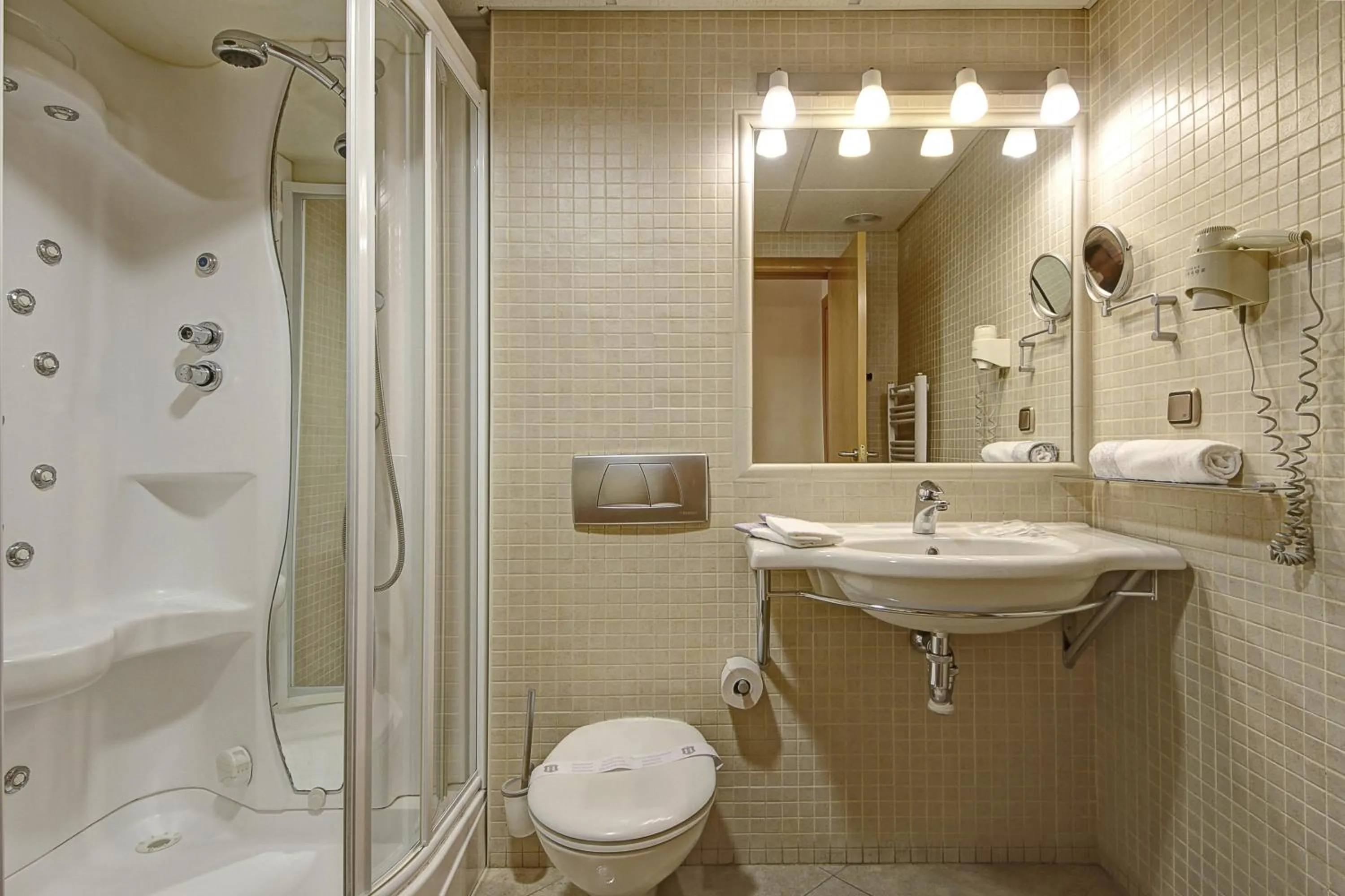 Shower in Apartamentos Turísticos Centro