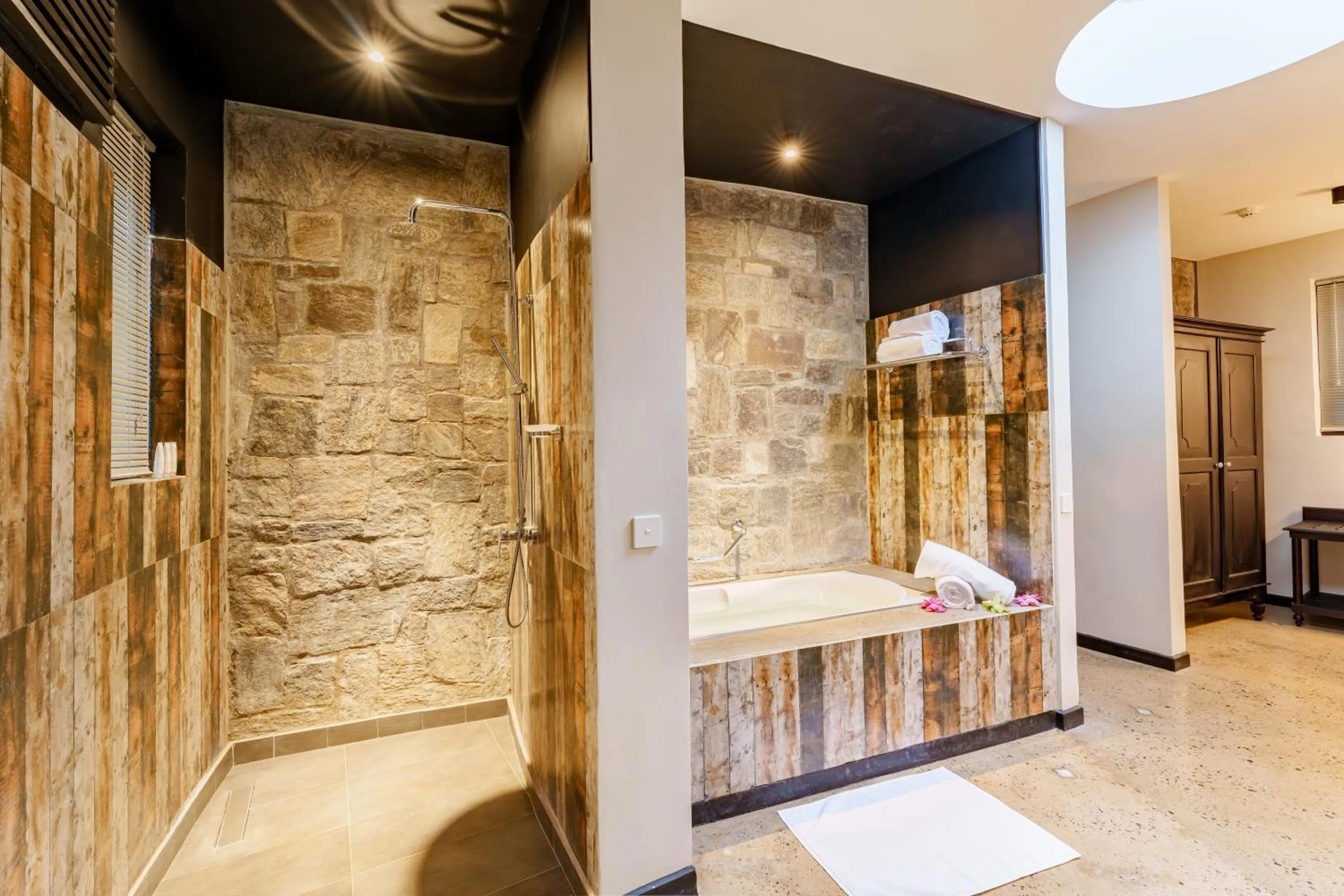 Shower in Ayugiri Ayurveda Wellness Resort Sigiriya