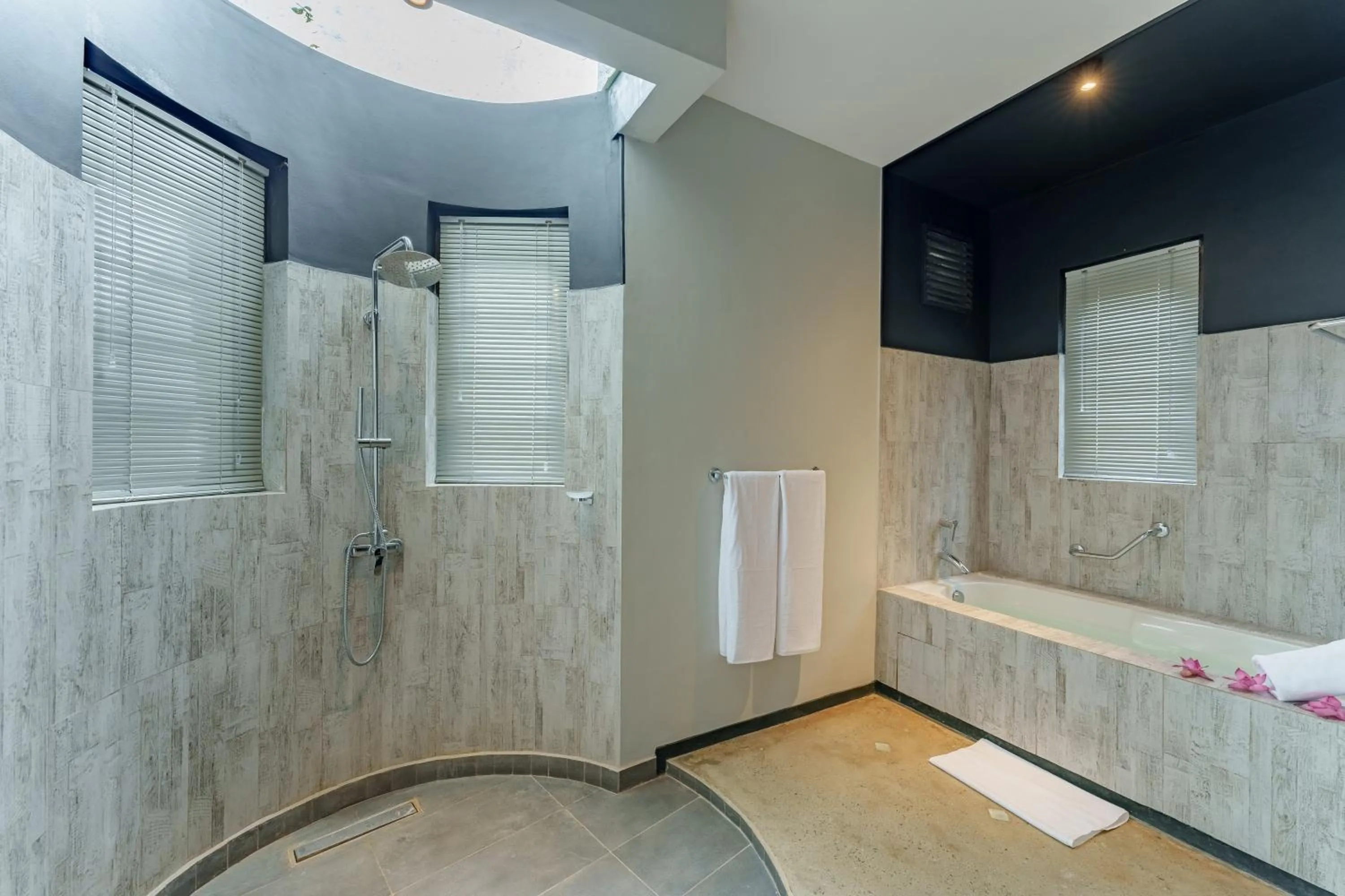 Shower in Ayugiri Ayurveda Wellness Resort Sigiriya